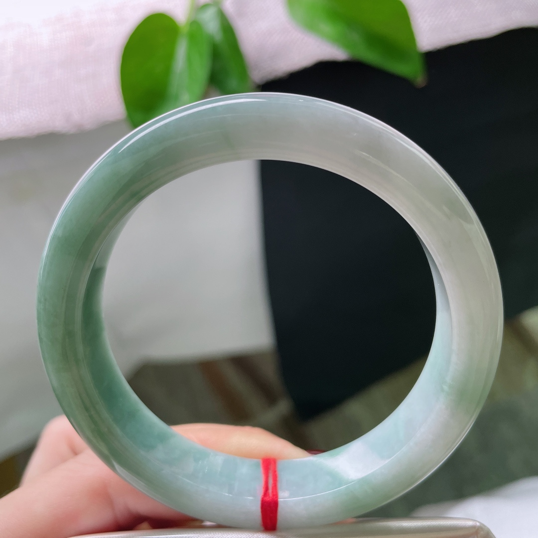 57.9/12.6/8.5，淡蓝色正圈，颜色深浅不一，绰约多姿，洒金，一点皮纹，ss50772a