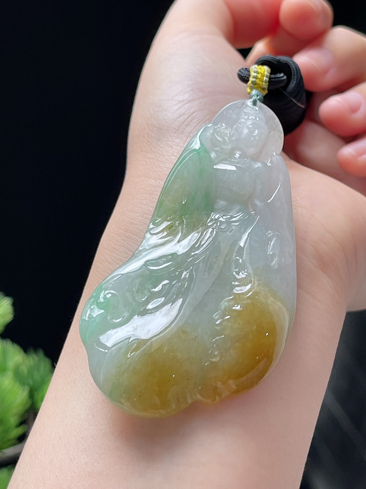 翡翠冰糯种黄加绿挂件