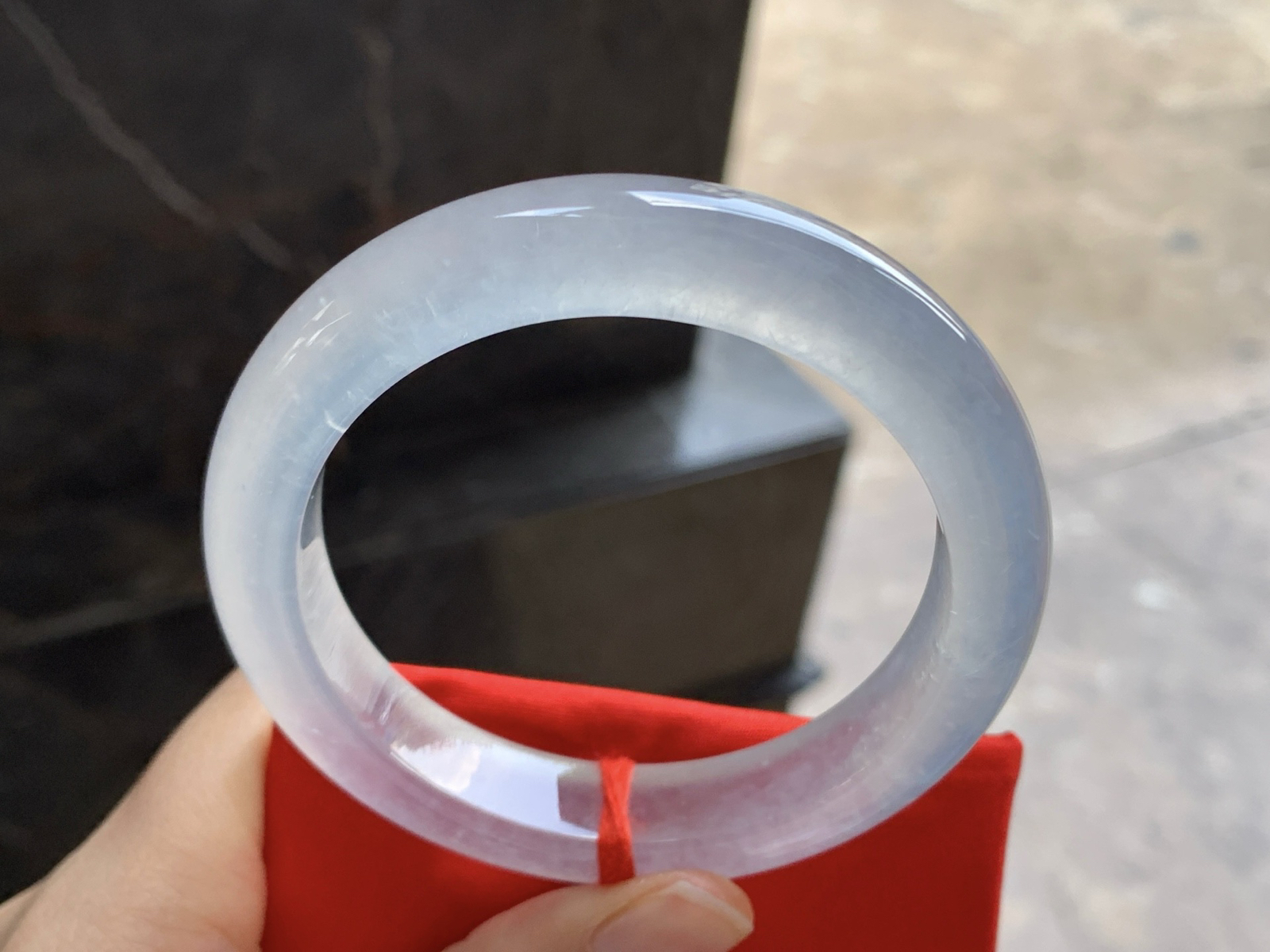 55.5-12-9

高冰手镯^_^种老 荧光十足 透亮