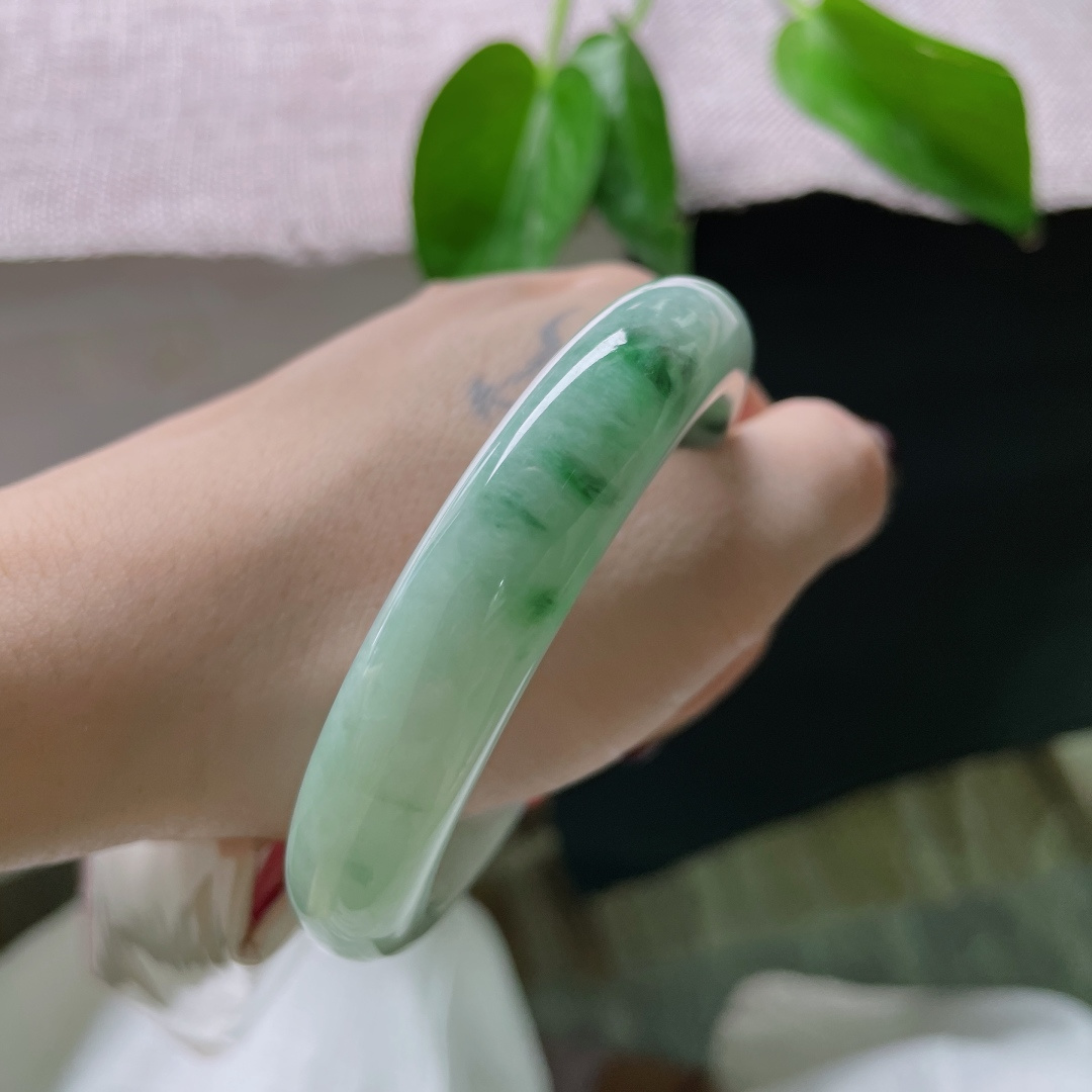 56.5/12.1/8.3，飘花正圈，水头好，种老，杏花微雨，衣袂翻飞，晶体纹，ss50698a