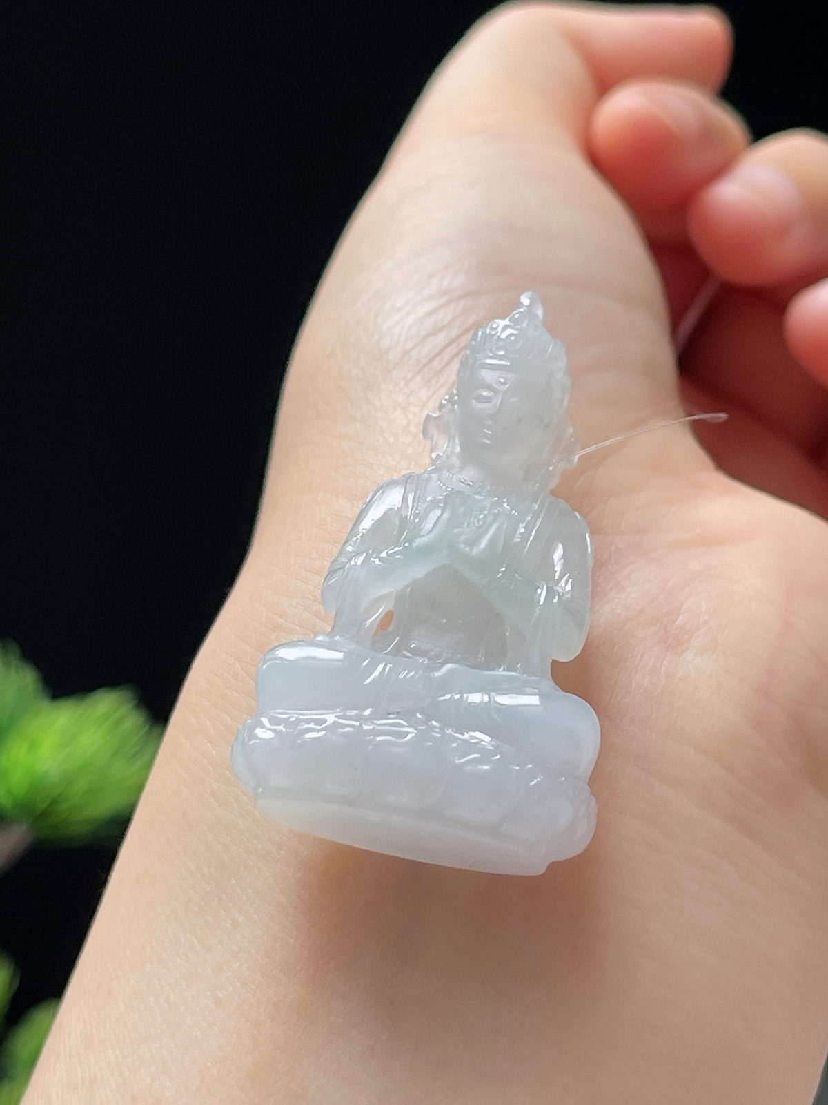 翡翠冰糯种白色挂件，可做小摆件