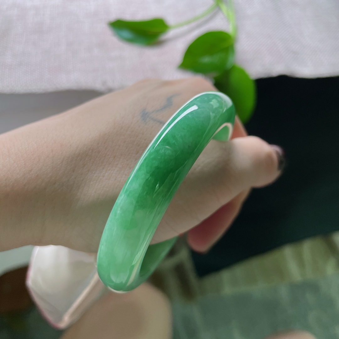 53.4/12/8.4，绿色正圈，颜色好，种老，它不语，却托起了所有风华。有纹，ss49433a