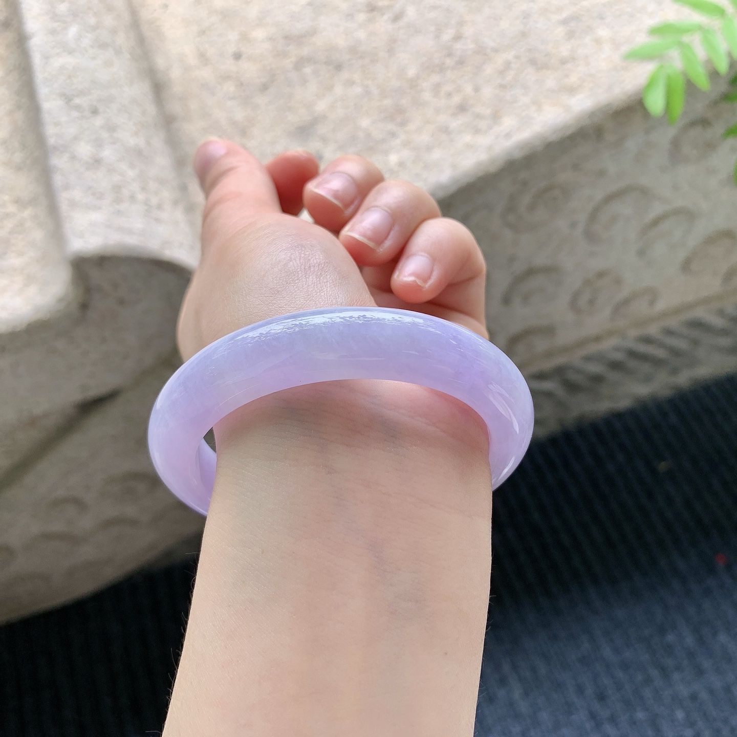 正圈55 56【圈口】56.3/12/8.8【编码】DZ041216【描述】糯冰紫罗兰，水润，种老，细腻，打灯有棉线