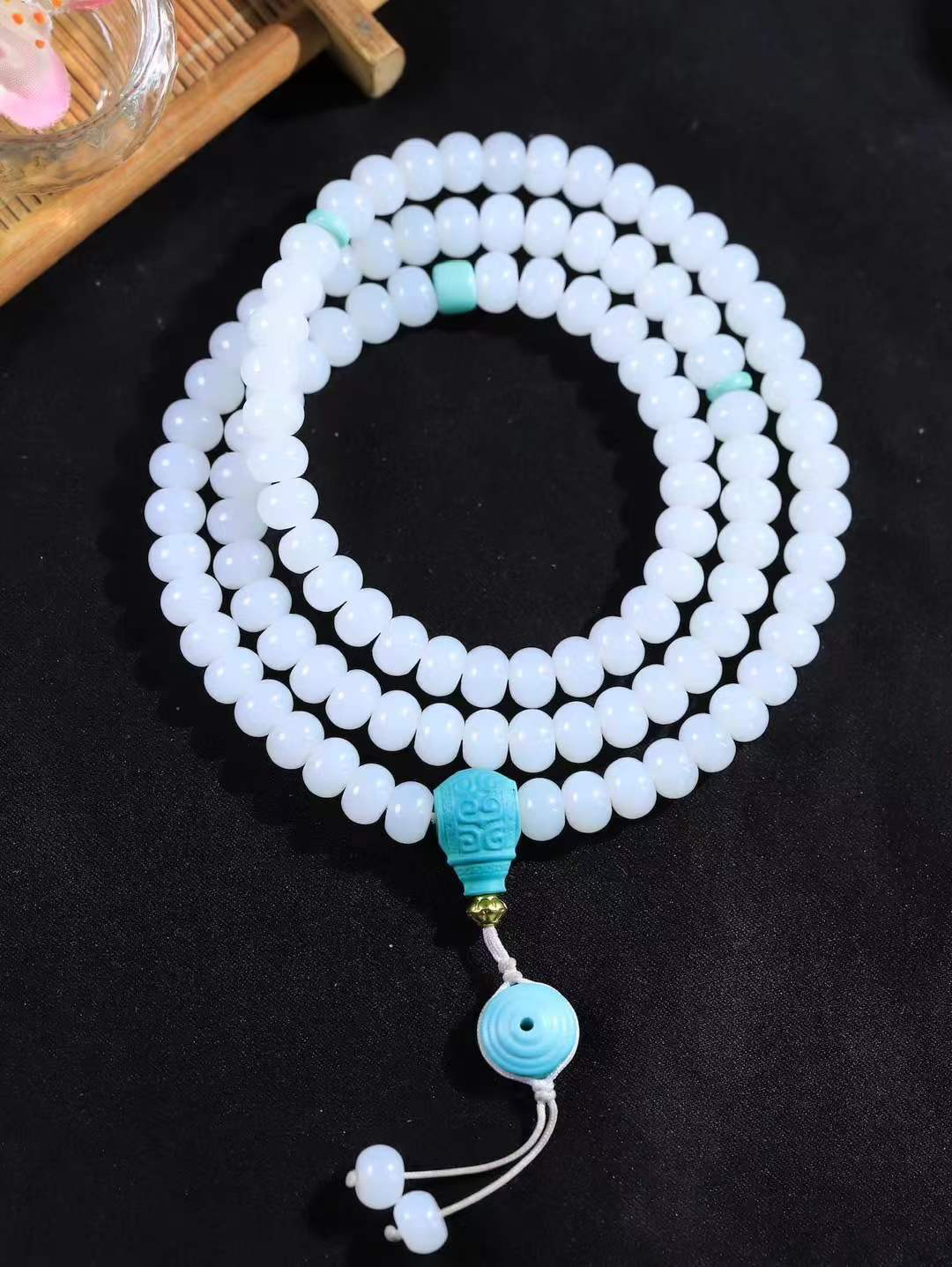 【108.链】

精品和田玉白玉算盘珠手串 玉质温润 油性十足 形苹果珠，静于念间，佛韵在心，轻轻