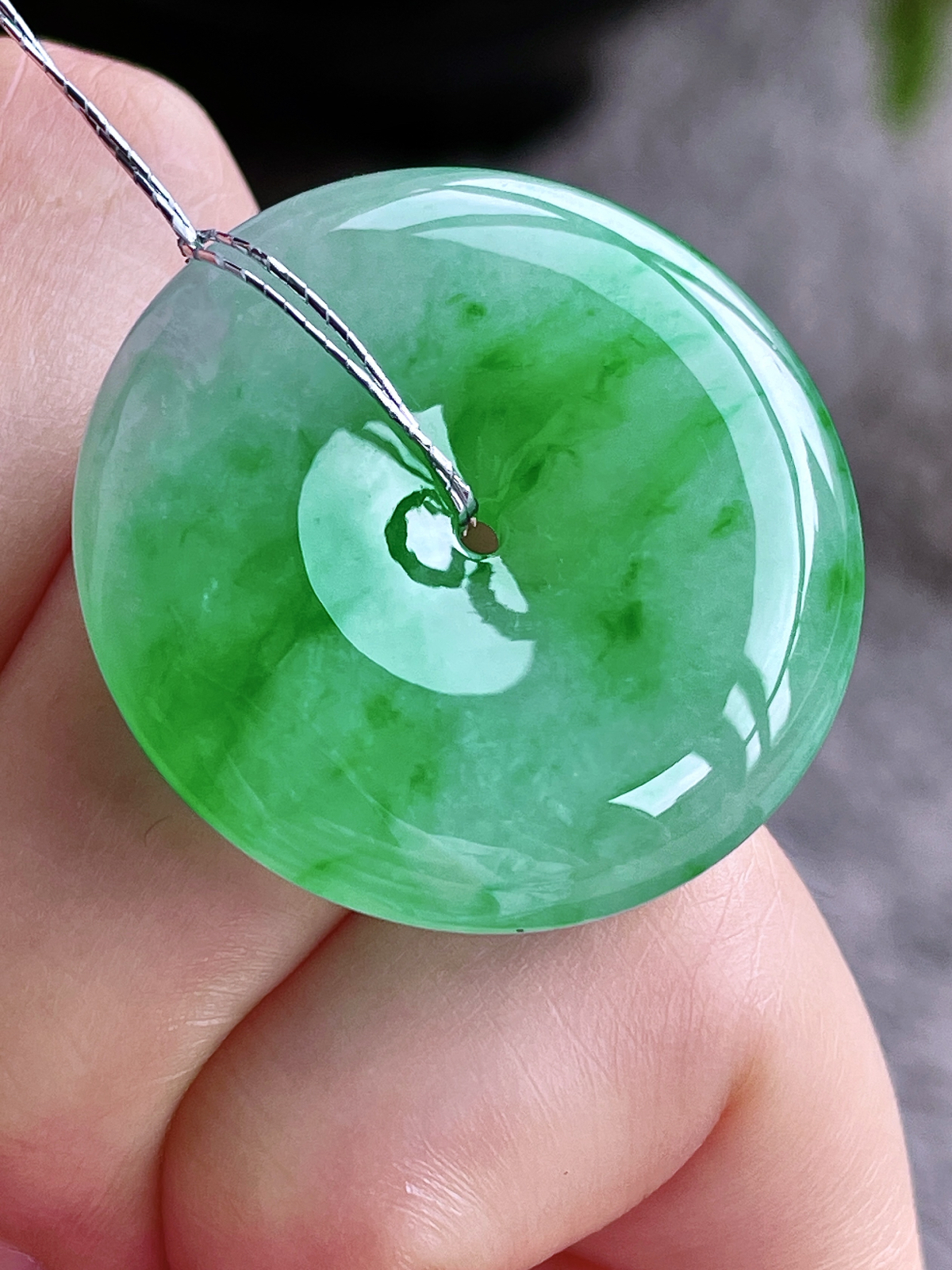 【裸石】高冰阳绿平安扣吊坠
【说明】缅料 性价比高  
【尺寸】30-5.7