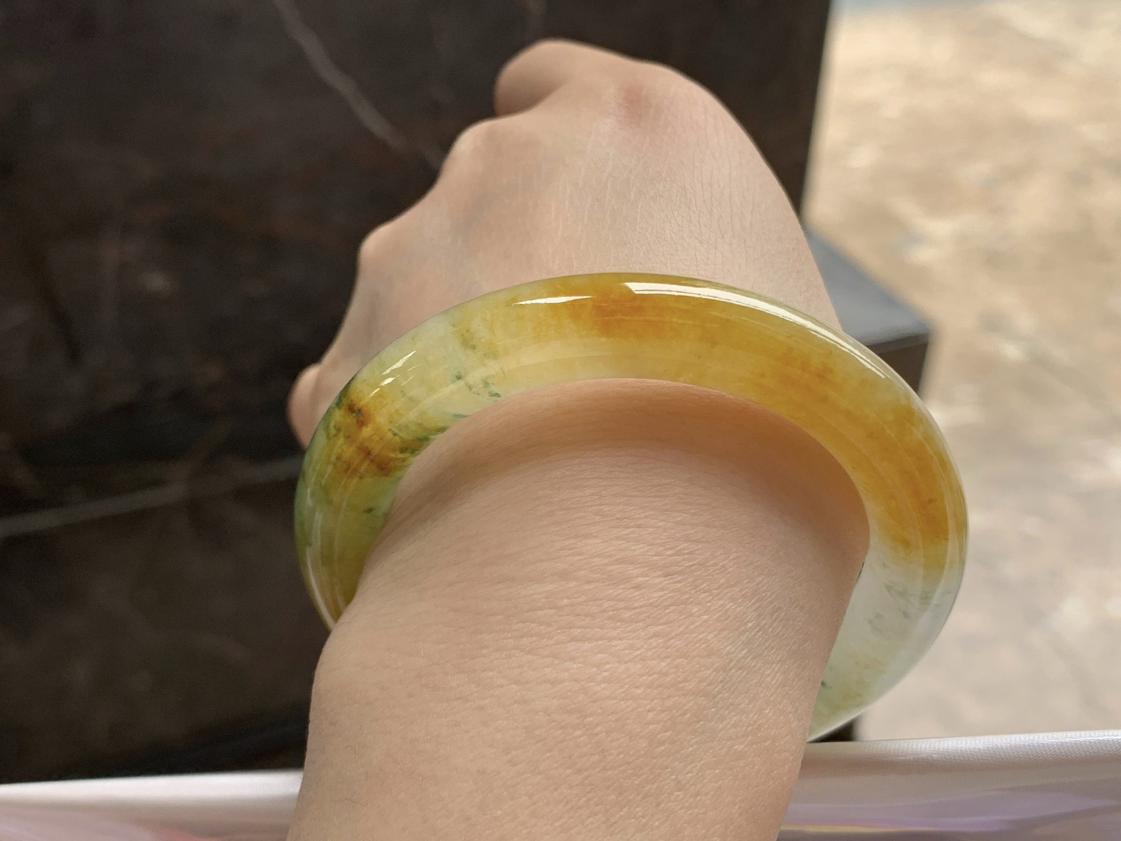 53-10

黄翡圆条手镯^_^起光 鲜艳