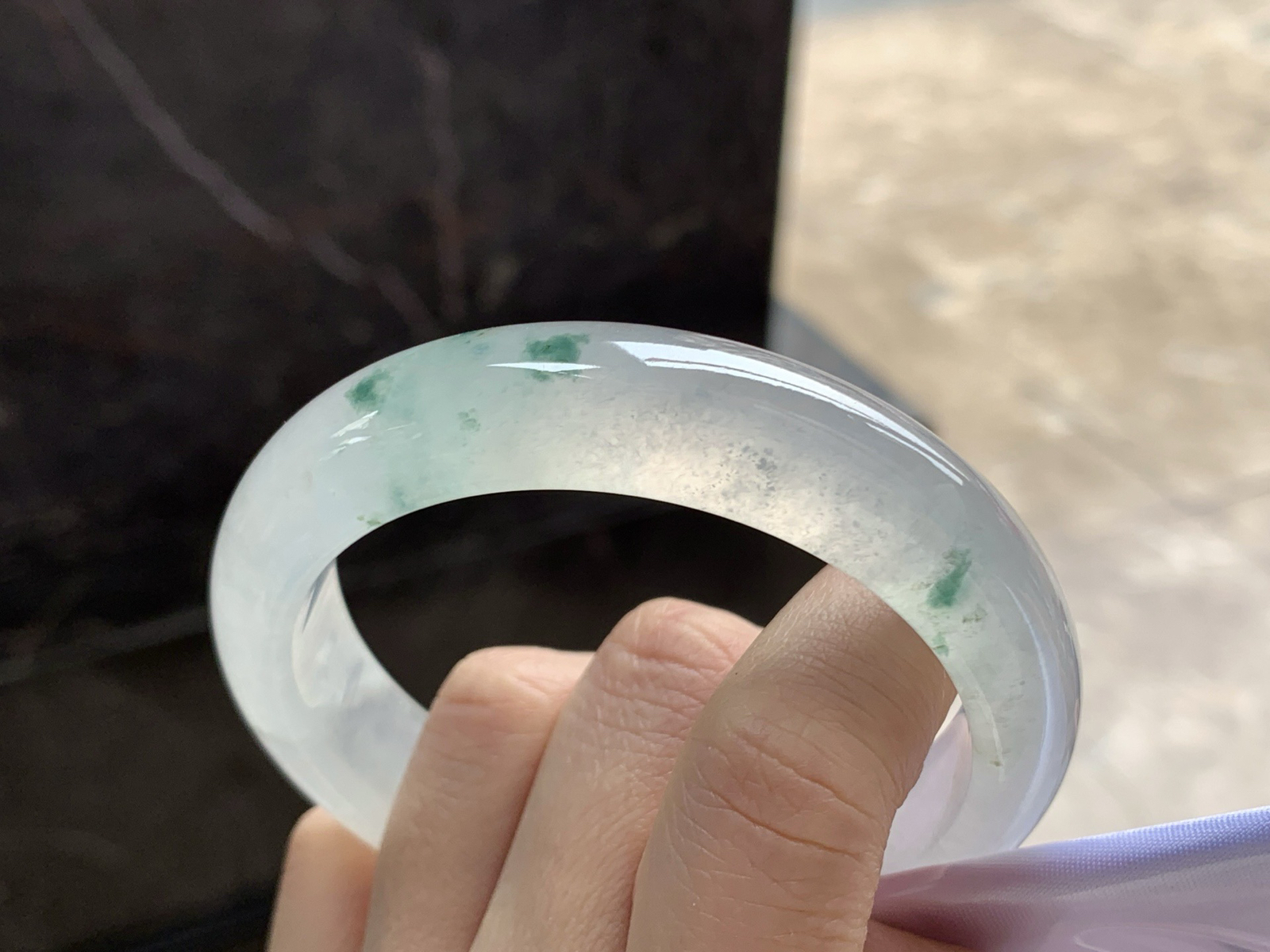 57.5-14.2-8.8

冰蓝花手镯^_^水润