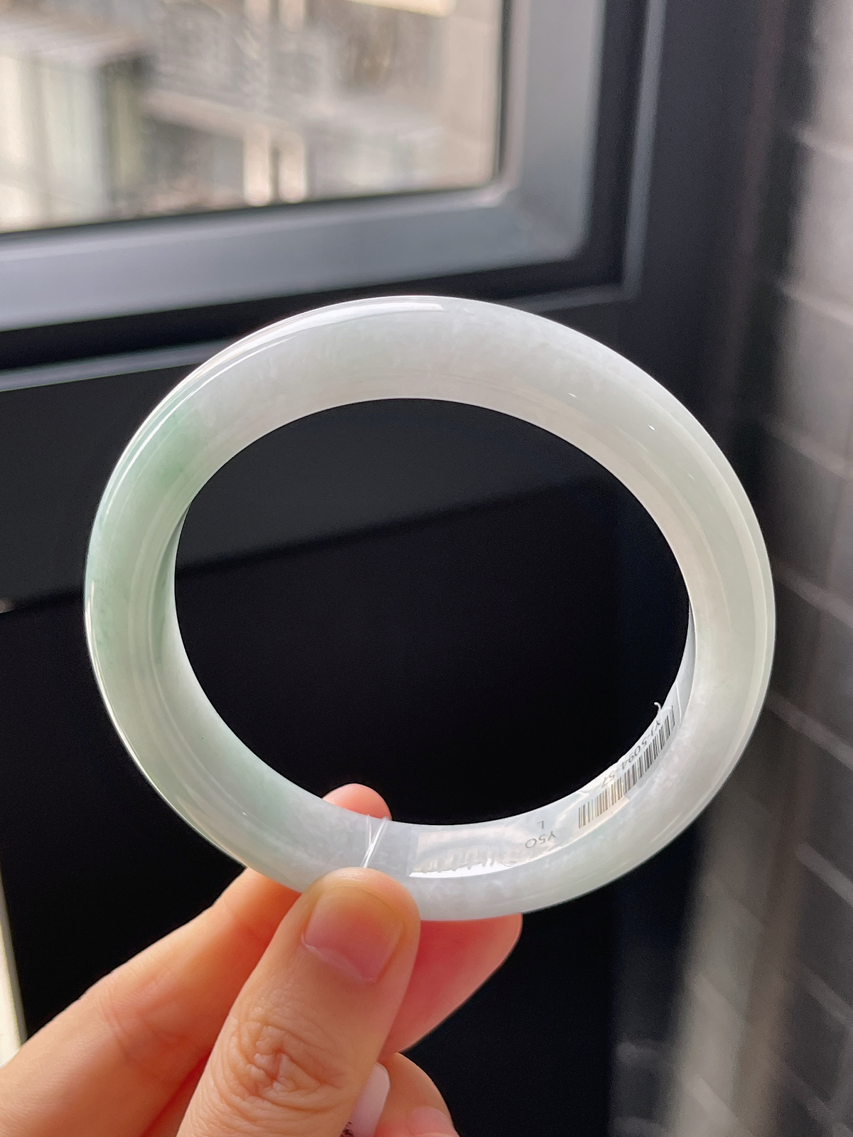 正圈60圈口，翡翠糯化种浅绿色手镯