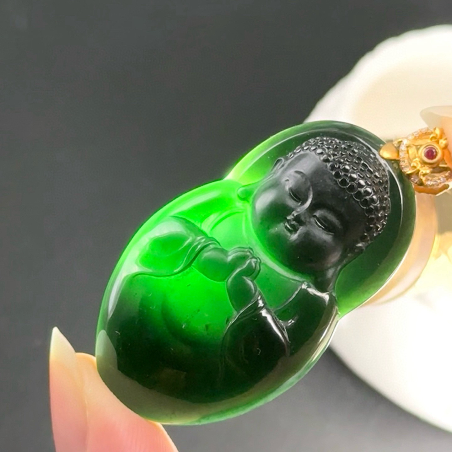 精品18k墨翠宝宝佛 种好色正 黑度极好 打灯通透 油性十足 尺寸49.5