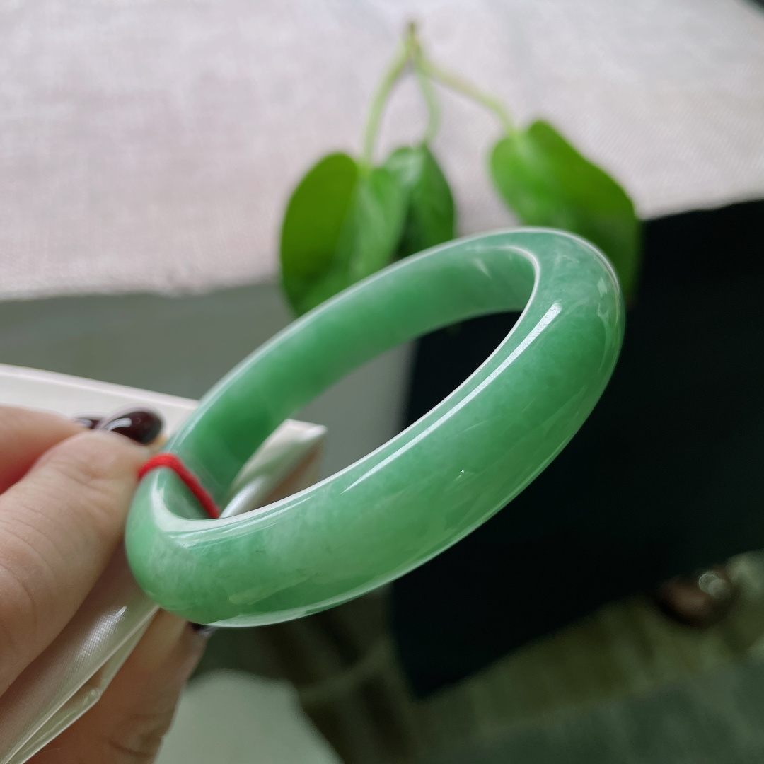 55.6/12/8.5绿色正圈，水润，底子细腻，稳如青山。 不是点缀，是底色，是根基。皮纹，ss50812a