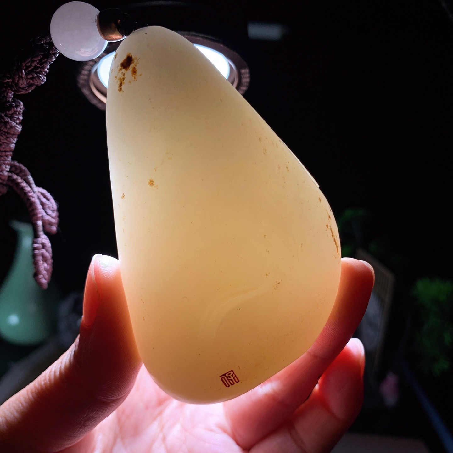 收藏级！新疆和田玉白玉籽料忠义千秋关公把件！尺寸85/49/26重163克。玉质细腻油润。手推出油。品相大气 lt260410