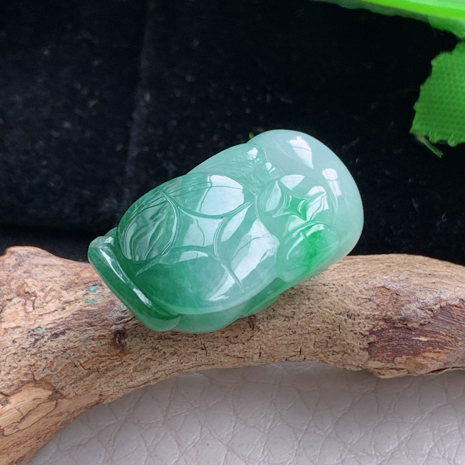 lz实拍24.8*14.2*12.2天然缅甸翡翠双彩招财蟾玉吊坠 玉挂件