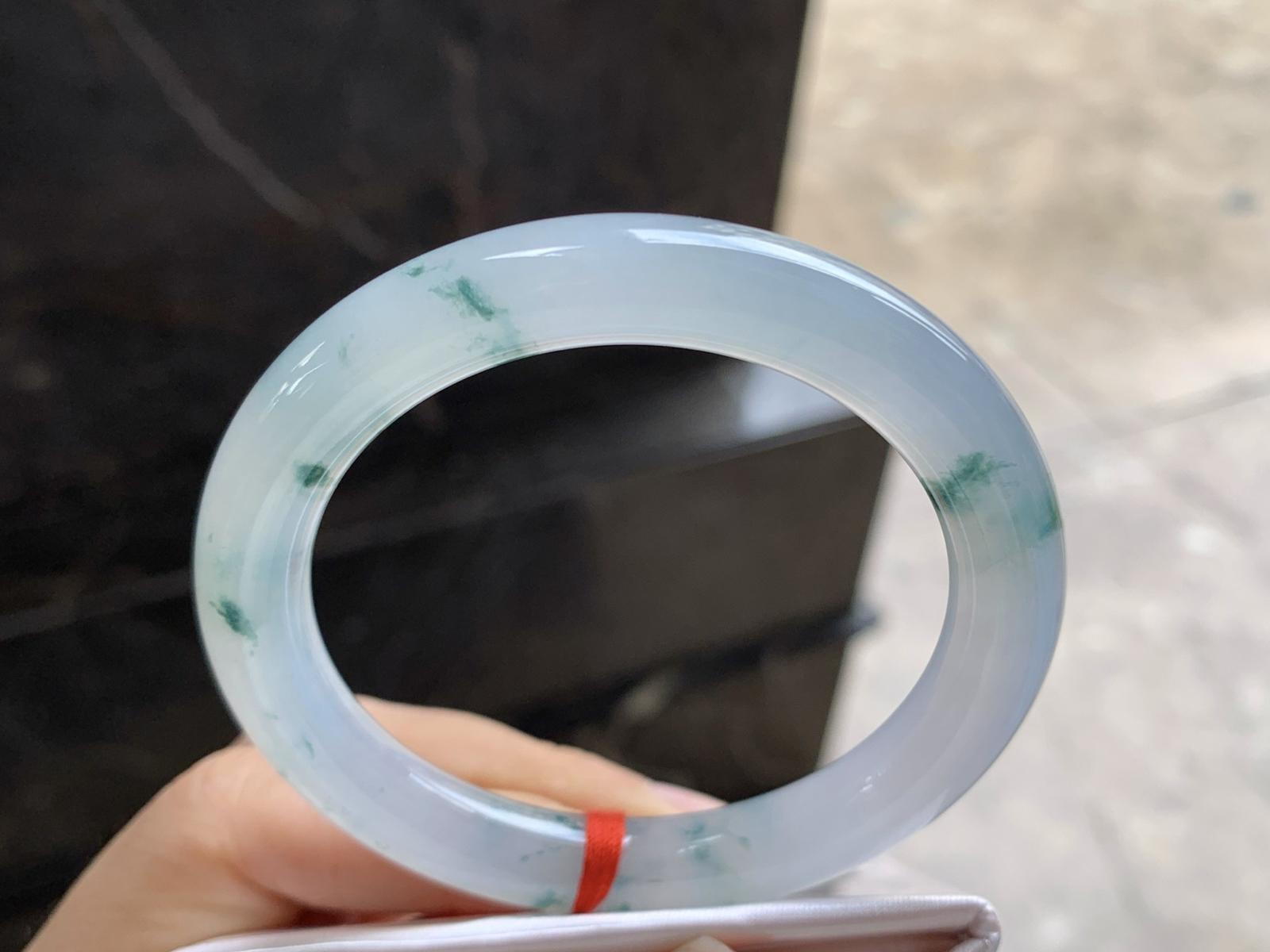 52.5-9.1

冰蓝花圆条手镯^_^清新 冰透