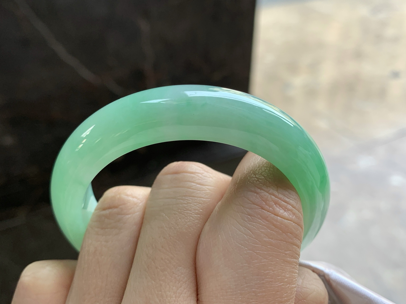 50.5-12.3-8

晴绿手镯^_^玉质温润 细腻