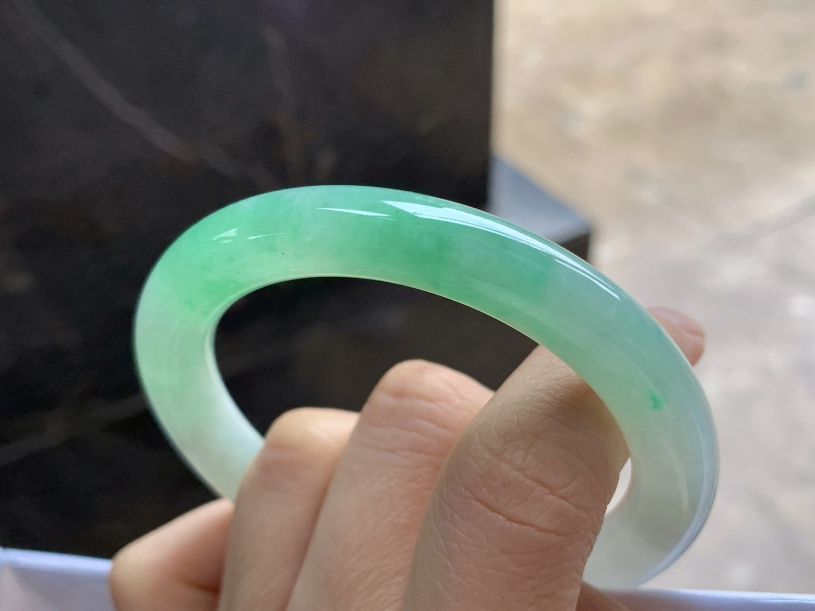 53.5-9.1

阳绿色圆条手镯^_^色阳