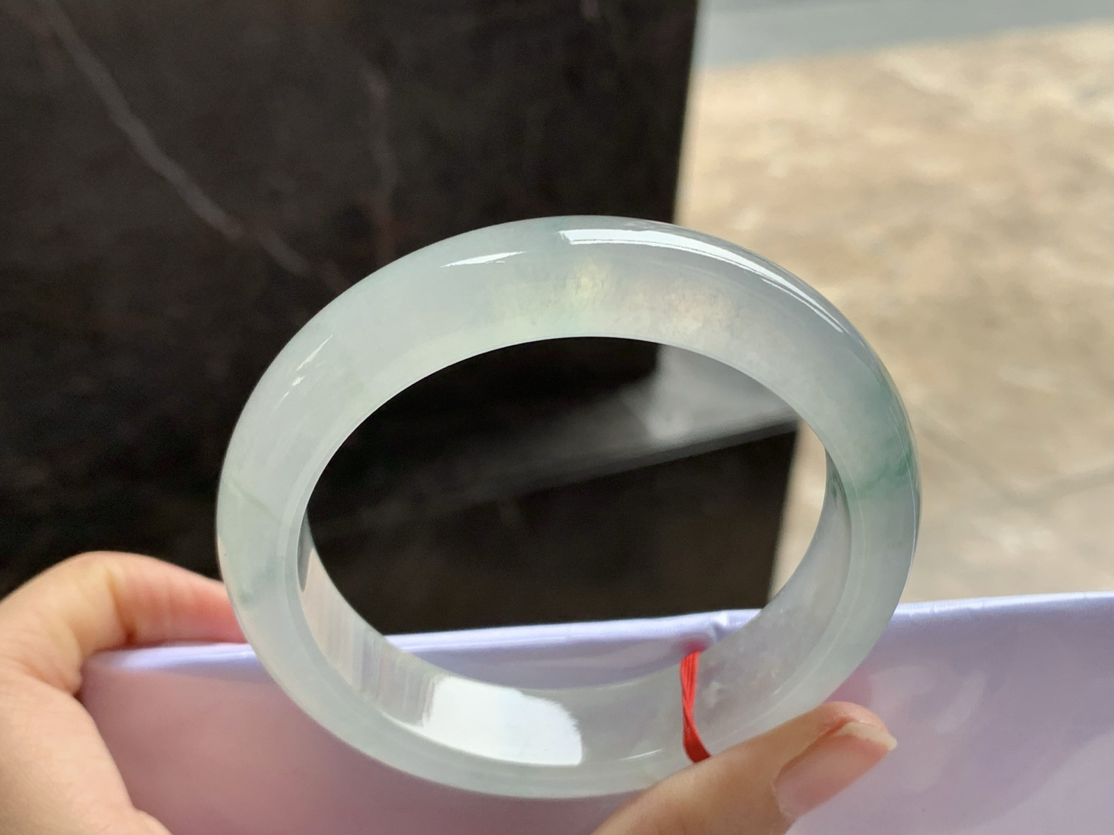 57.5-14.2-8.8

冰蓝花手镯^_^水润