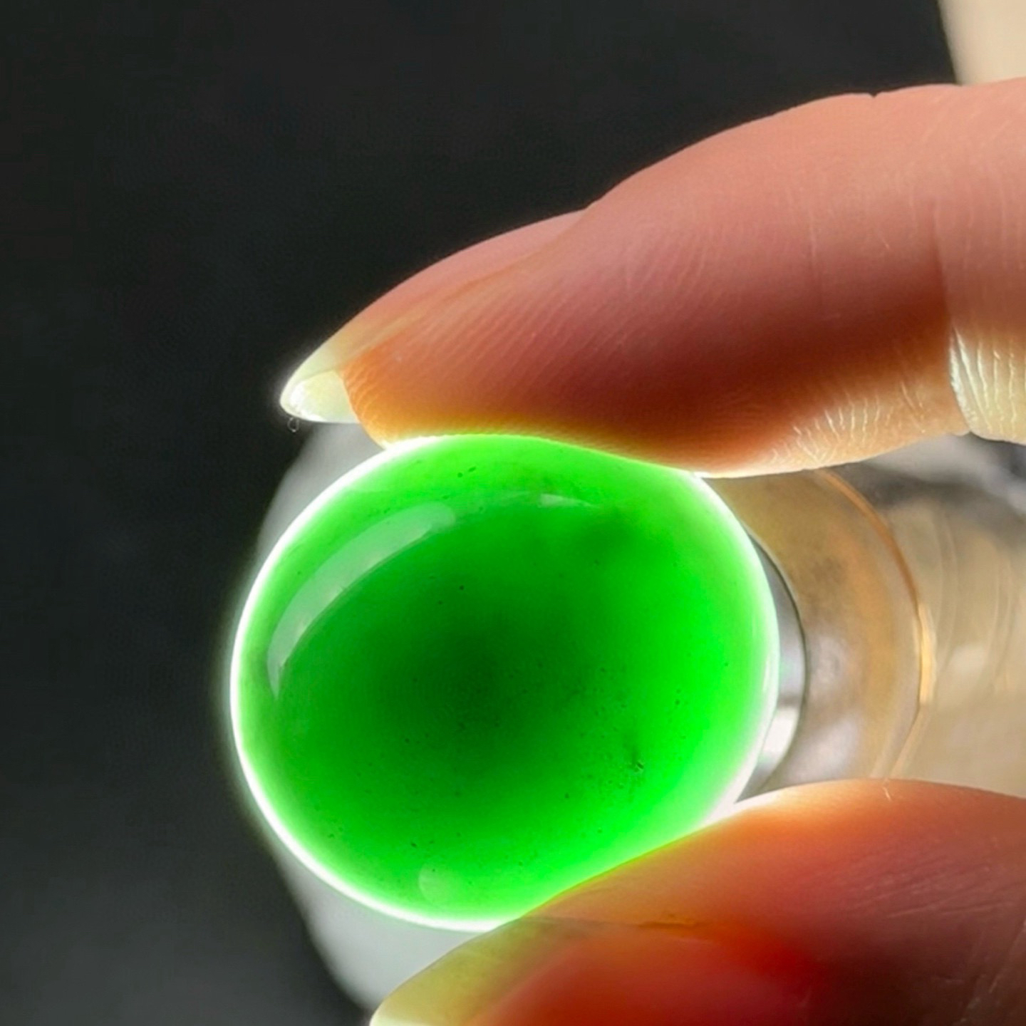 精品墨翠蛋面 种好色正 黑度极好 打灯通透 油性十足 尺寸22.5