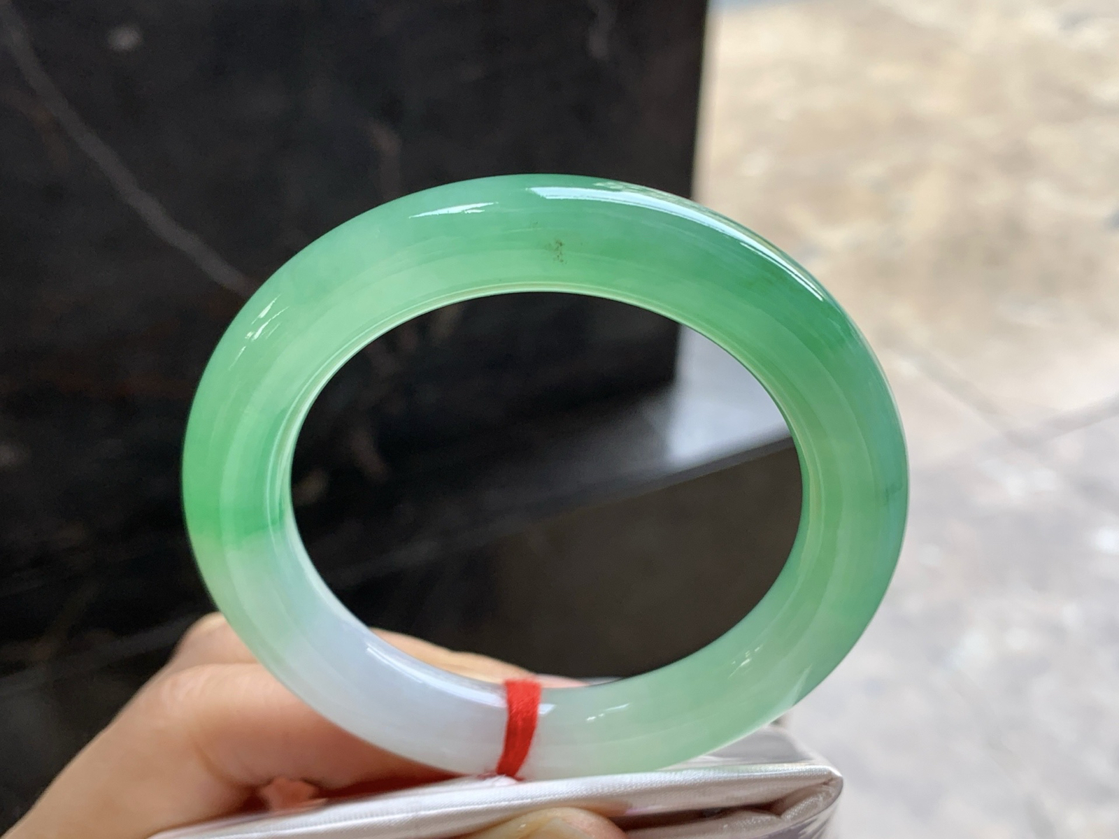 52-10

阳绿色圆条手镯^_^色阳 种水好