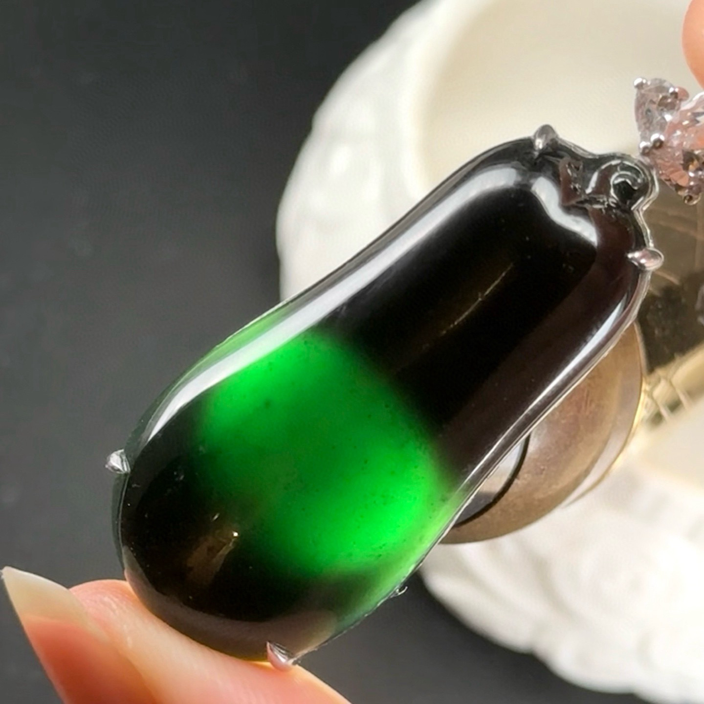 精品18k墨翠福瓜 种好色正 黑度好 打灯通透 油性十足 尺寸47.1