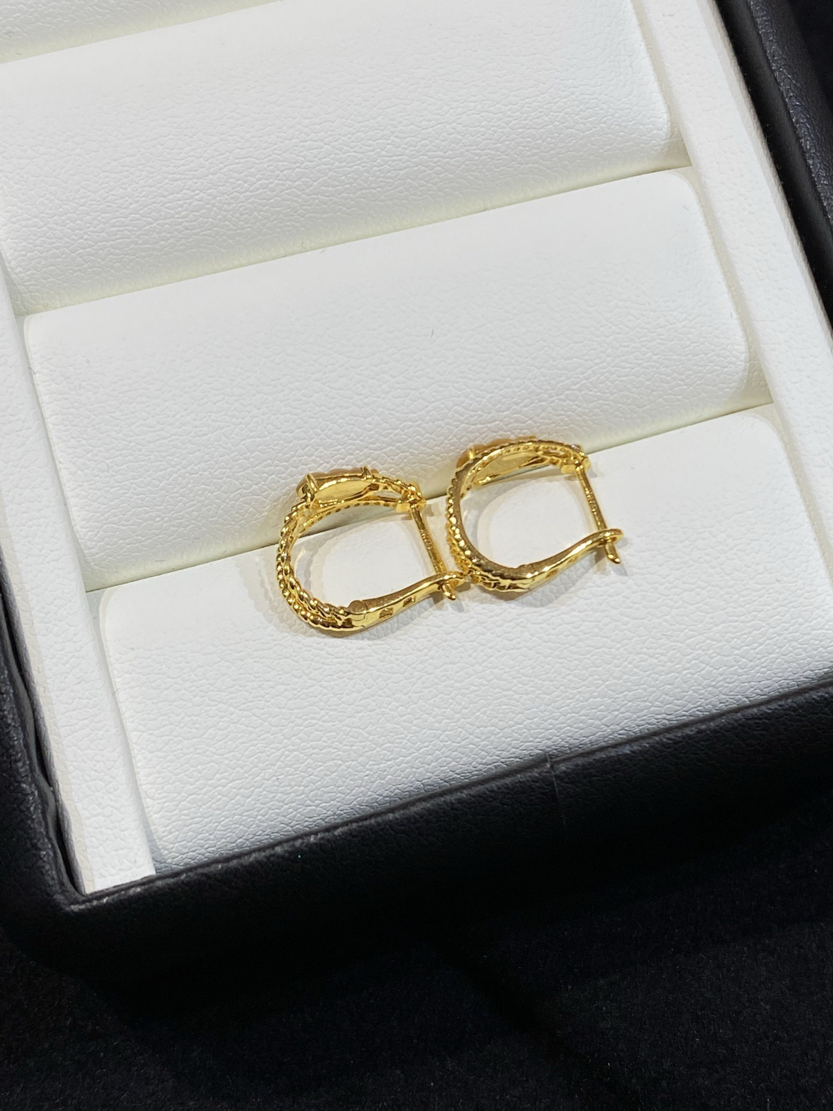 高冰 甜阳绿 满色 福豆 18k

整体尺寸34.1-13.3-9.6