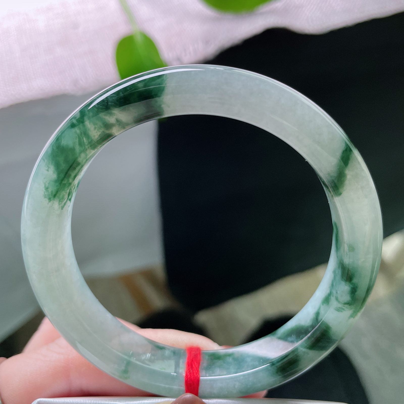 59.7/12.4/8.8，飘花，水润，细腻，甜美，优雅，贵气，耐看，雍容华贵，大气