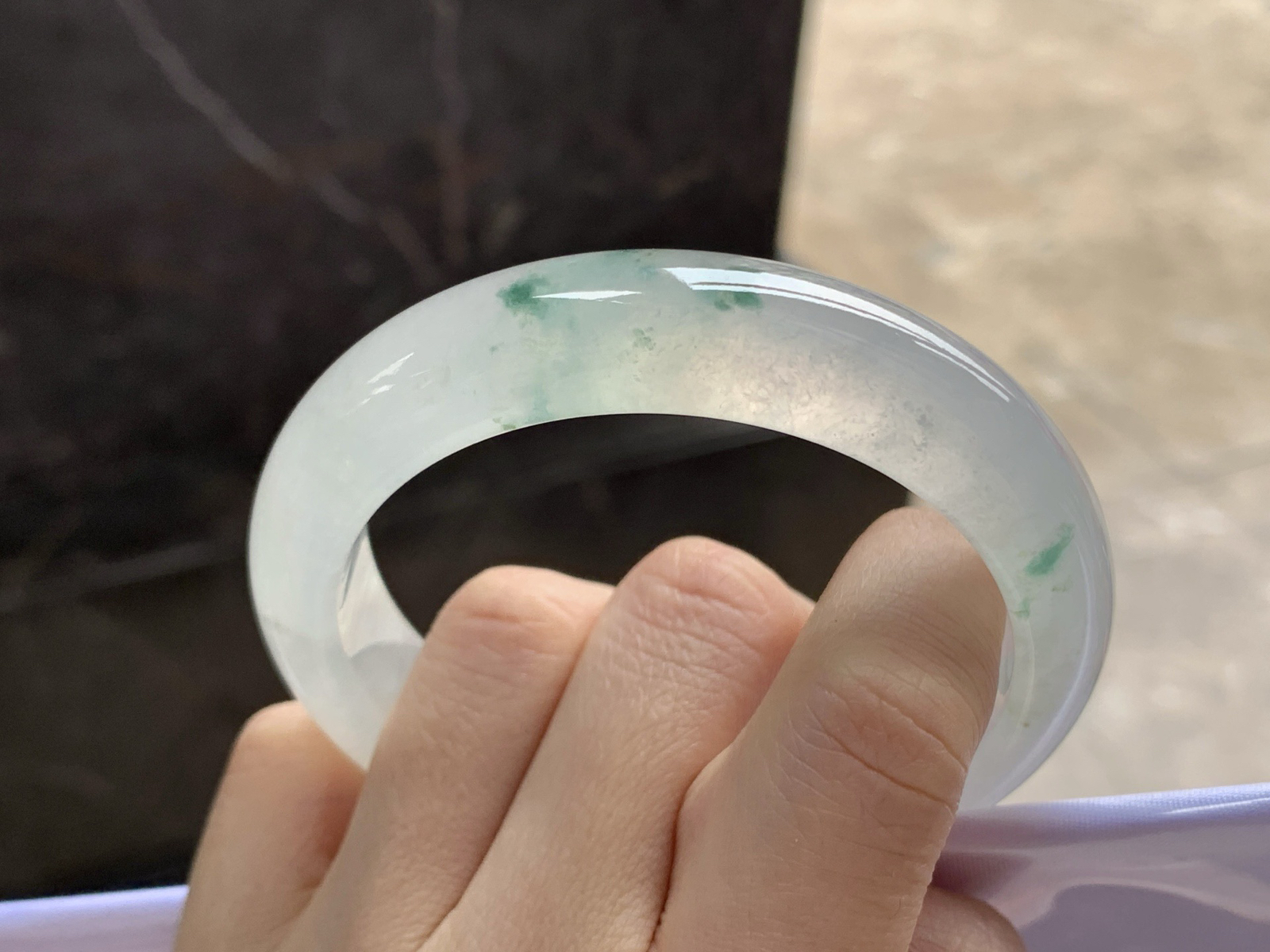 57.5-14.2-8.8

冰蓝花手镯^_^水润