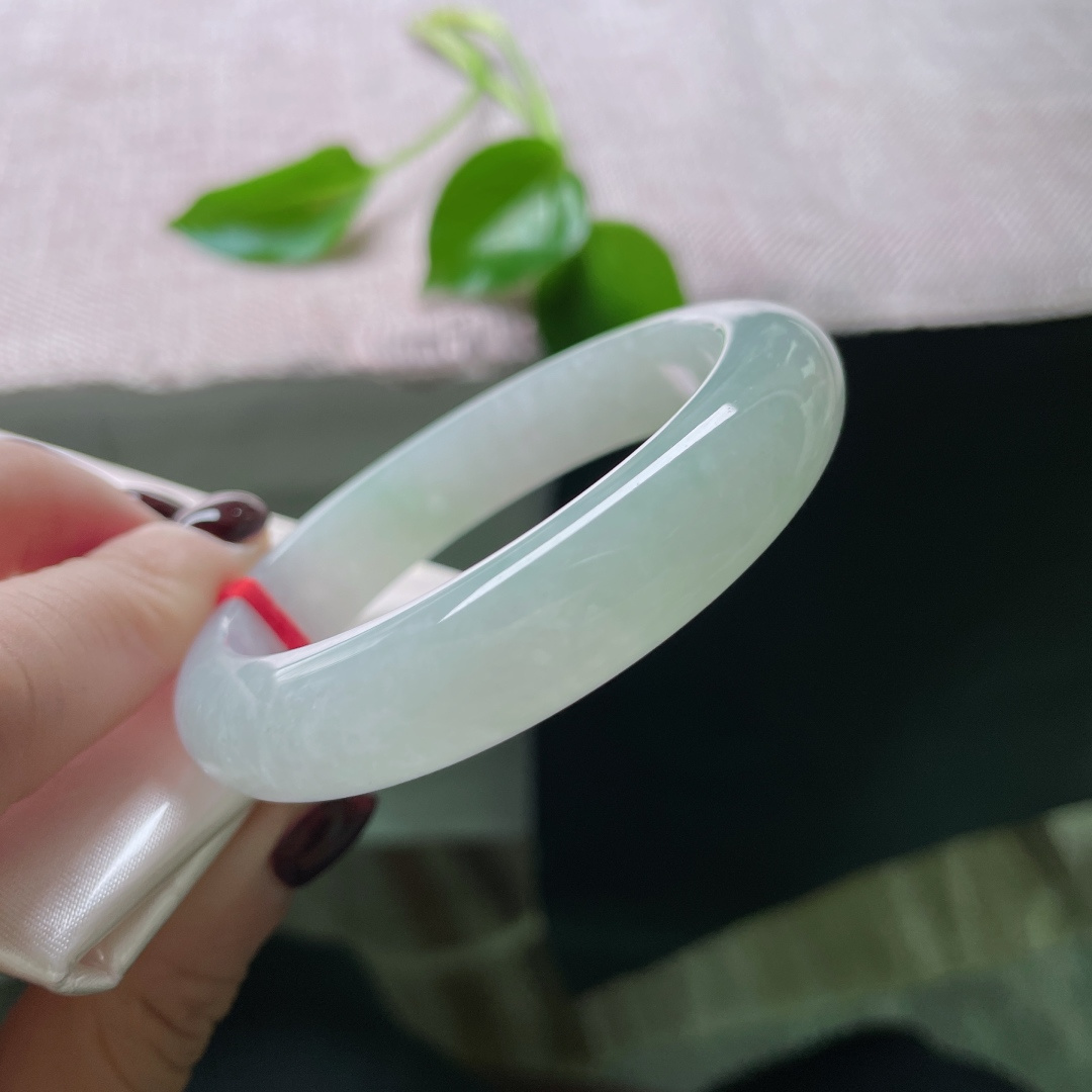 52.6/12.1/8.2，淡紫淡绿正圈，水润细腻，底子干净清爽，落落大方，洒金，无裂，ss50059a