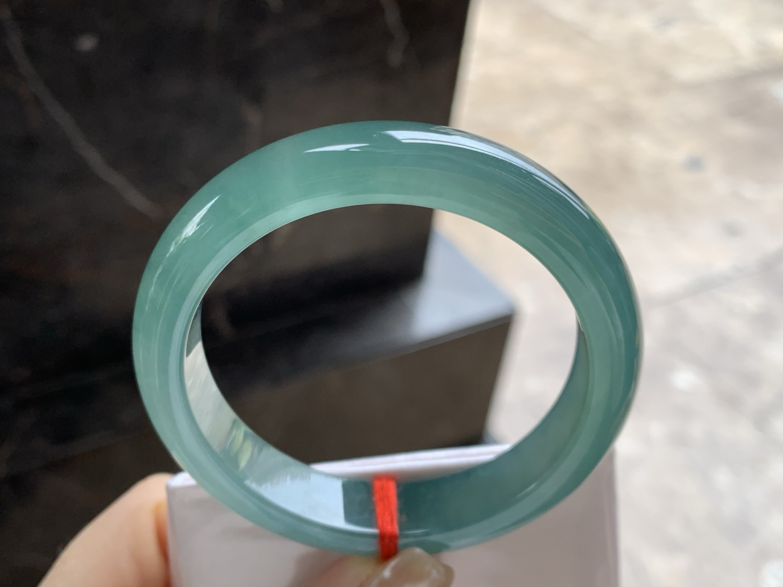 55-12.6-8.4

冰种老蓝水手镯^_^种老肉细 很耐看