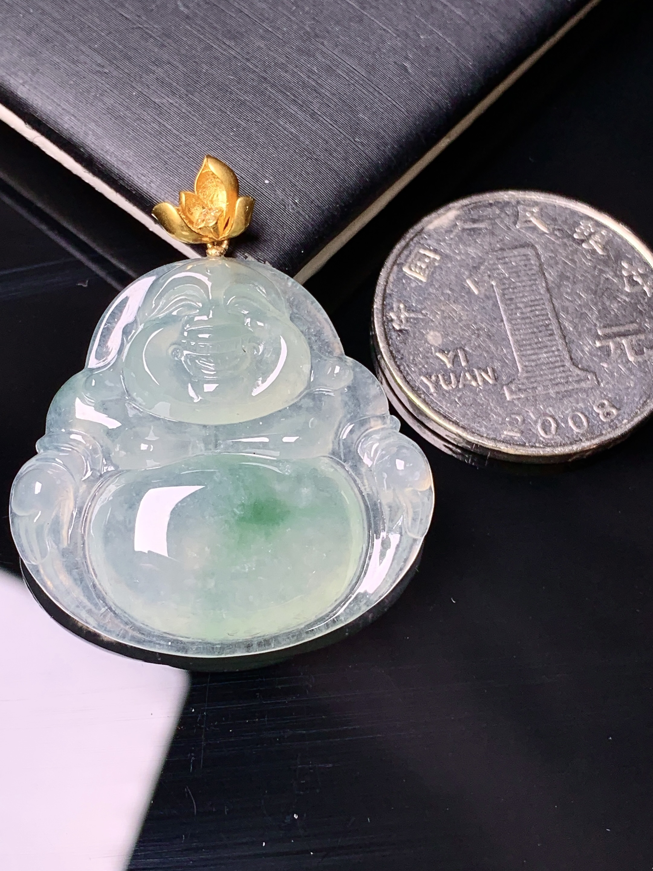 18k金镶嵌冰种飘绿佛公吊坠 玉质细腻 色泽艳丽清新 水润亮眼 整体尺寸37*31*6.2d1