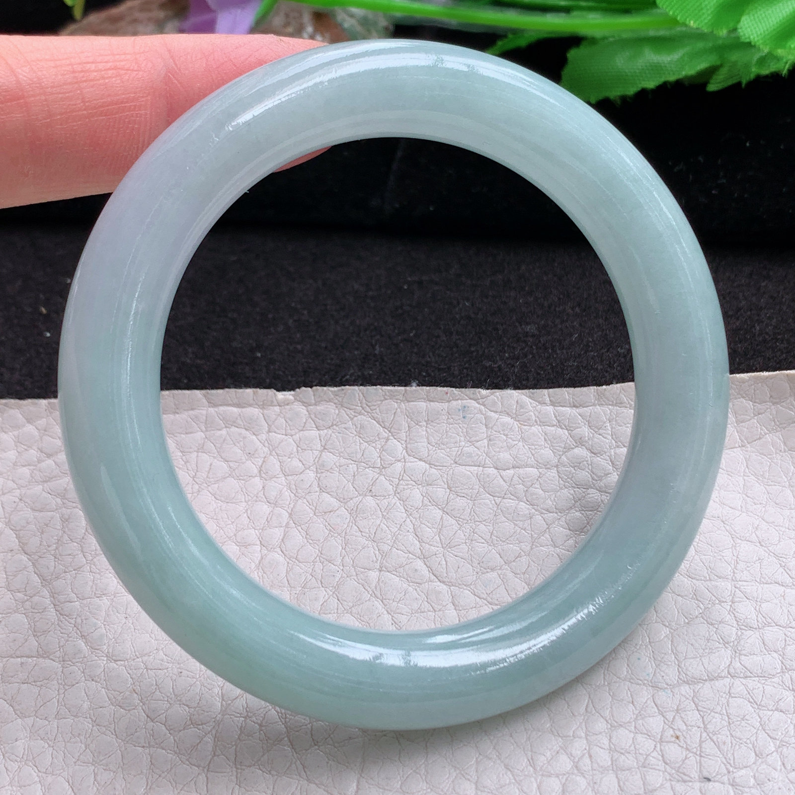 js实拍54*10.3美人镯 天然翡翠a货手镯水润清新湖水蓝圆条玉镯子