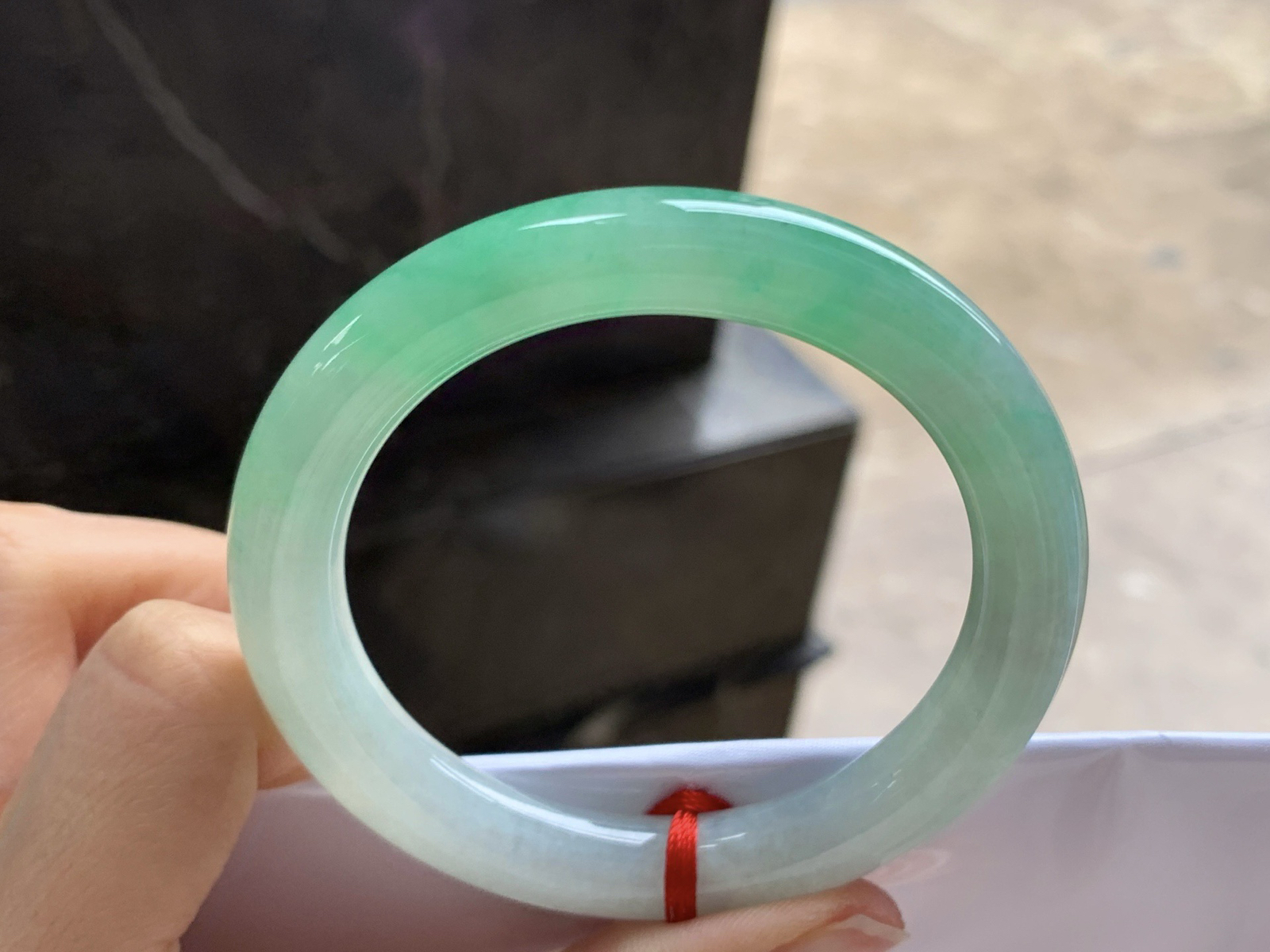 53.5-9.1

阳绿色圆条手镯^_^色阳