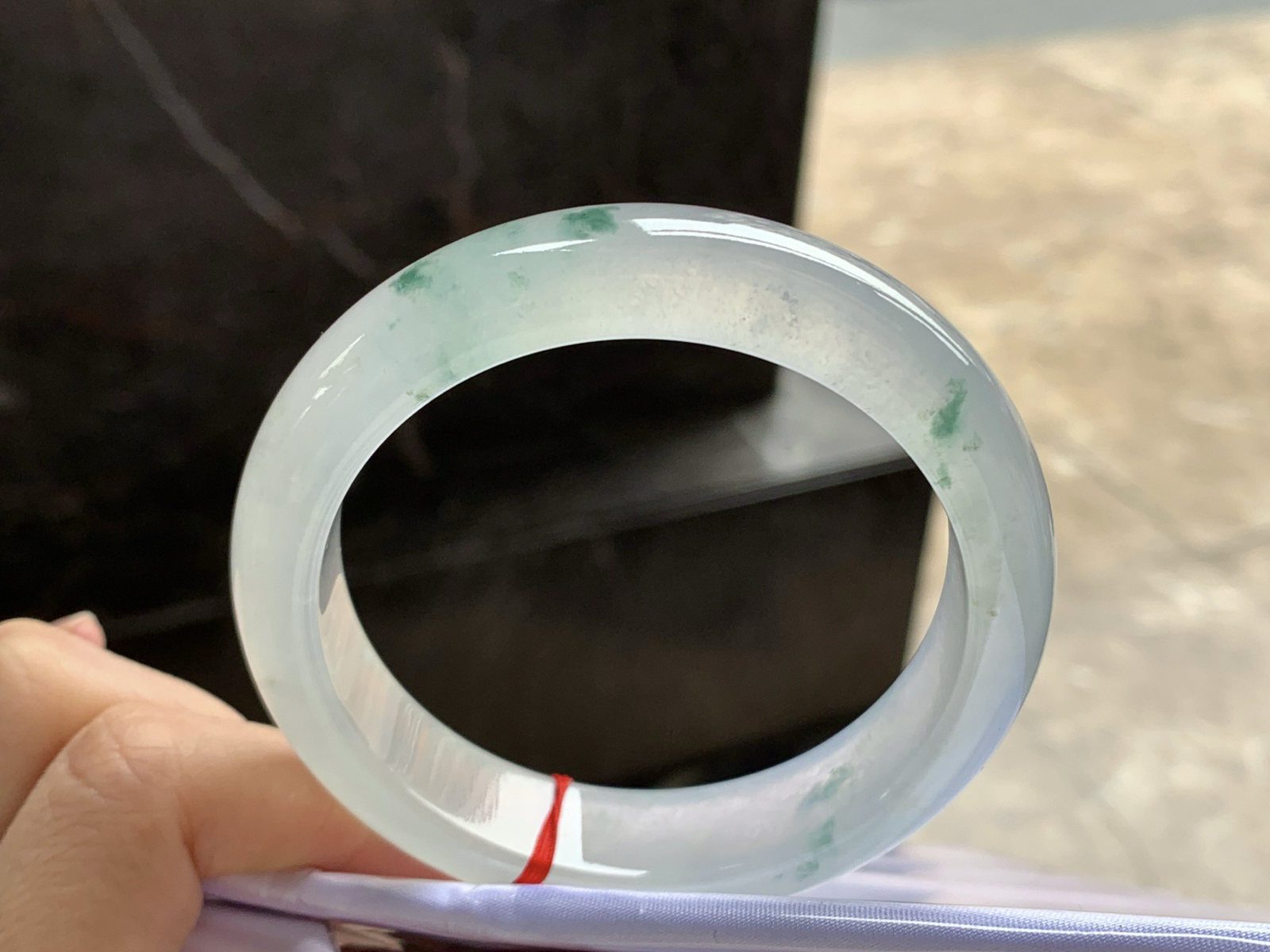 57.5-14.2-8.8

冰蓝花手镯^_^水润