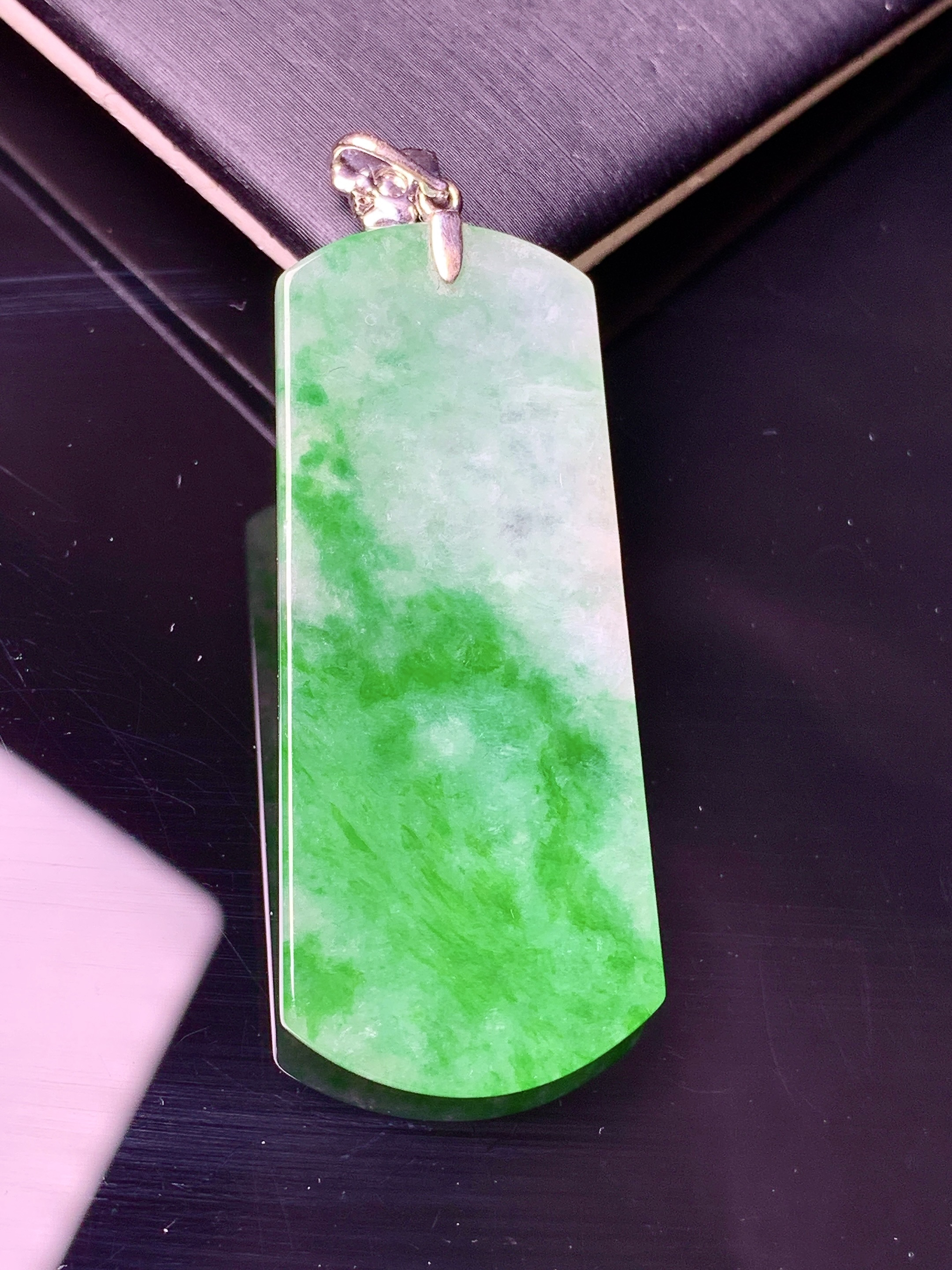 18k金钻镶嵌吊坠 玉质细腻 色泽艳丽清新 水润亮眼 整体尺寸51.6*18.6*2.5c1