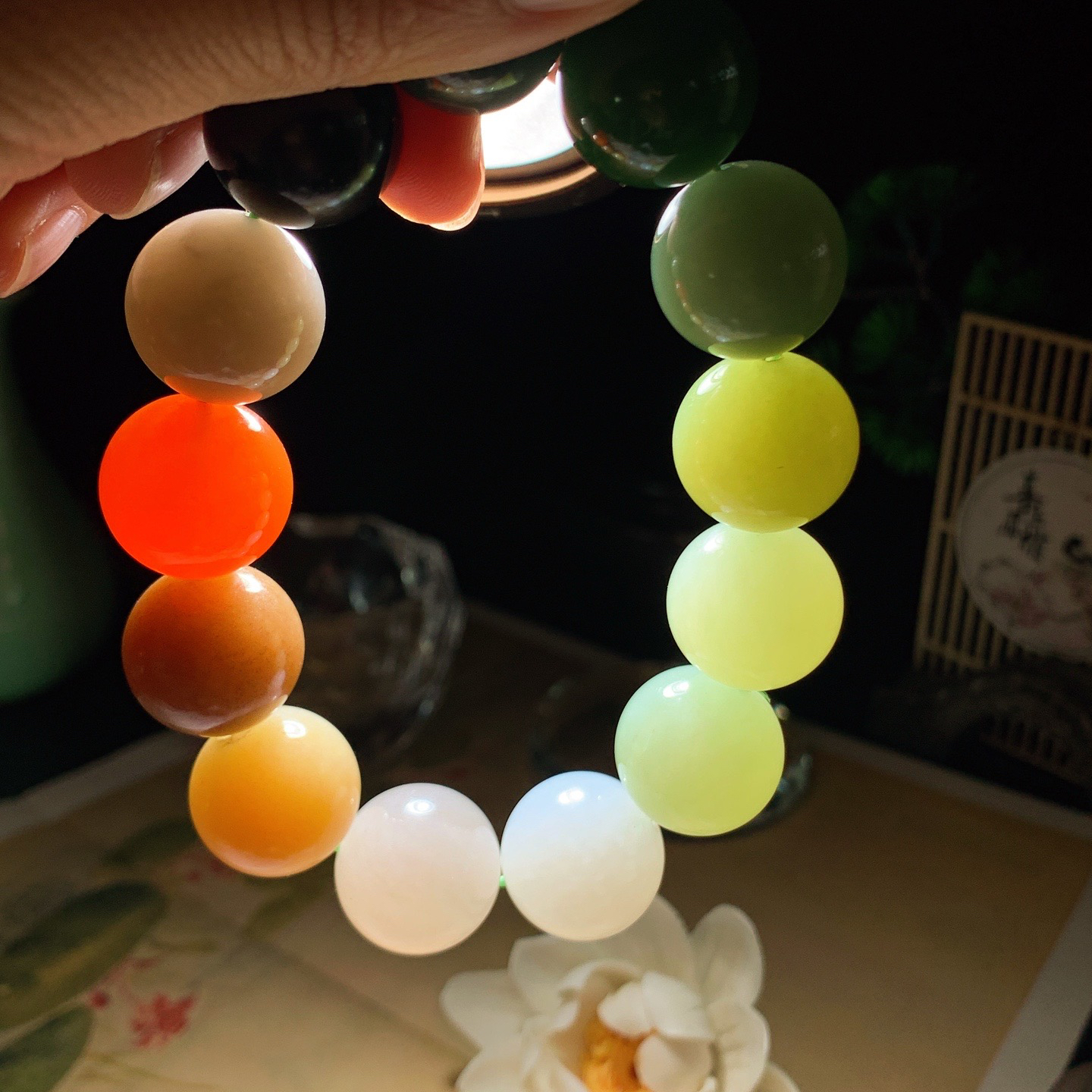 新疆和田玉多宝圆珠手串 单颗尺寸18重117.6克 玉质细腻油润 底色纯净 脂粉好，品质好。lt260410