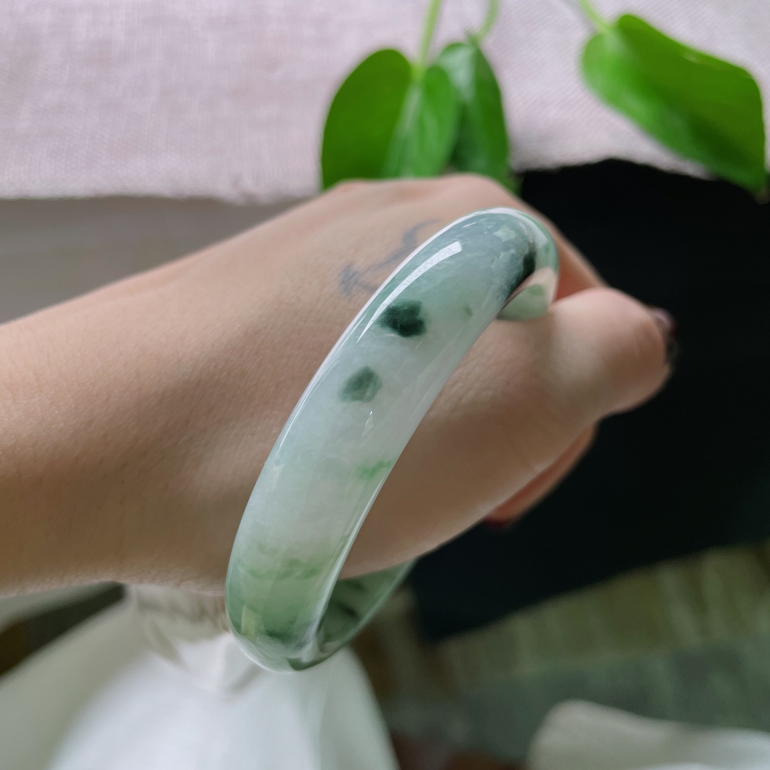 53.6/12/7.6，飘花正圈，春风十里，不如你转身时飘花如雨。一点皮纹，ss50697a