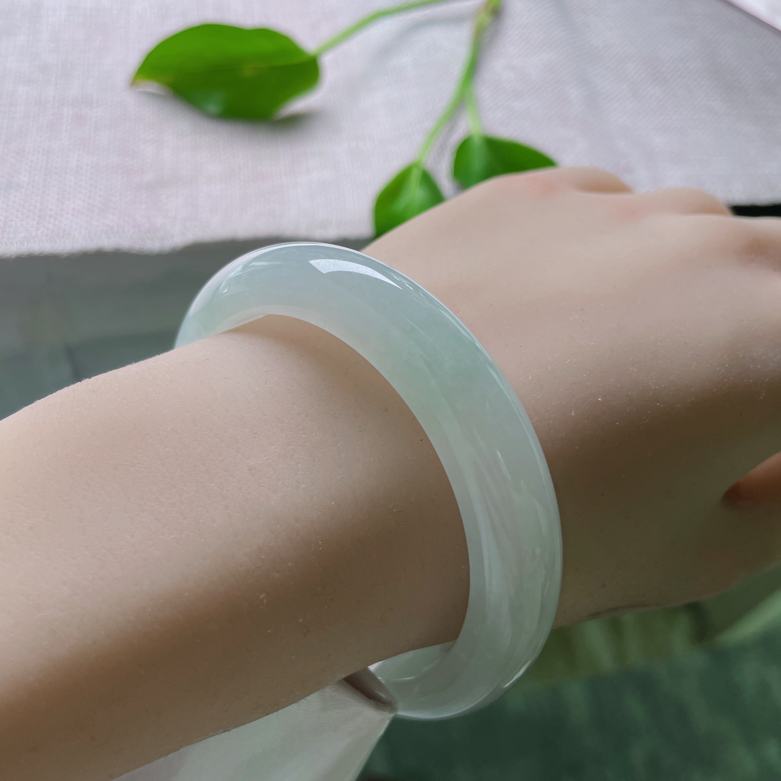 54.5/12/8.4。淡绿底正圈，巧笑嫣然，清润温柔，越看越舒心..