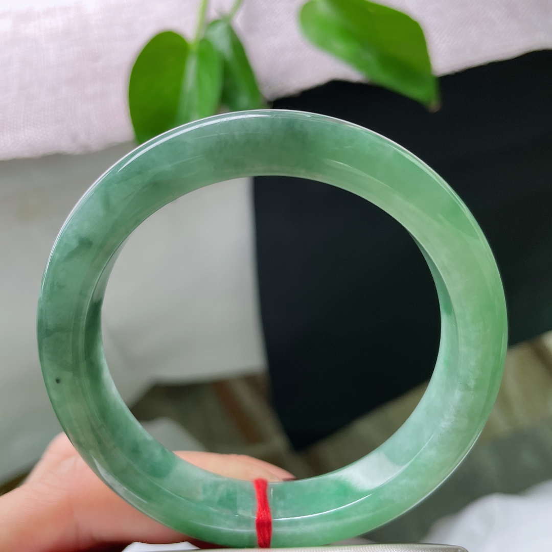 56.9/11.6/8.6绿色正圈，水润，不争不抢，却已占了满心欢喜。有纹，ss50910a