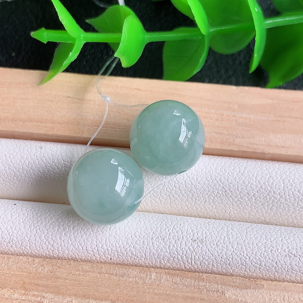 冰润转运珠翡翠吊坠，寓意“时来运转，财源滚滚” 寓意佳，紫气东来，颜色清爽，无纹裂，佩戴效果优雅迷人！性价比超值！W49.11  尺寸：11.5mm