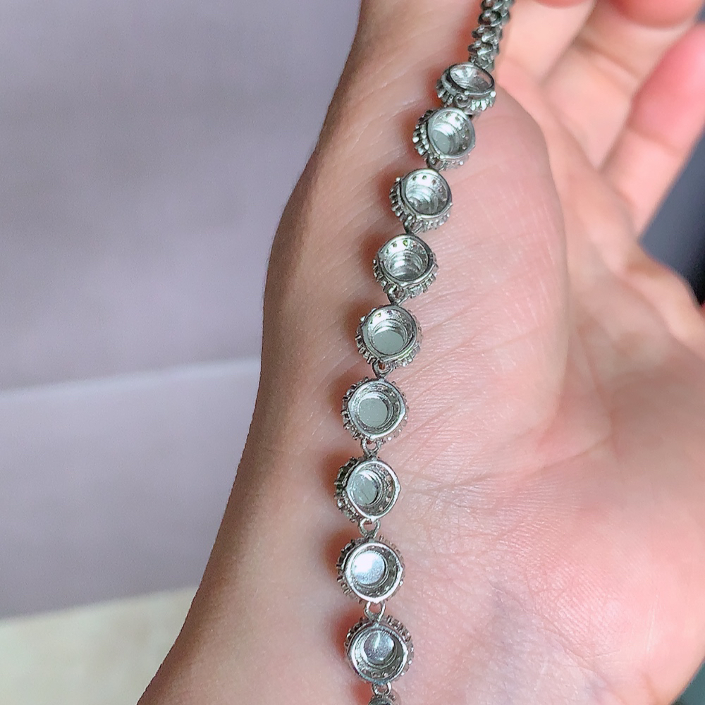 冰润翡翠蛋面手链，水水润润，珠圆玉润，颜色鲜艳，妙明清净，清秀高雅，佩戴效果优雅迷人！性价比超值 W481.11取一尺寸：7-5.2mm    裸石尺寸大：4.5mm