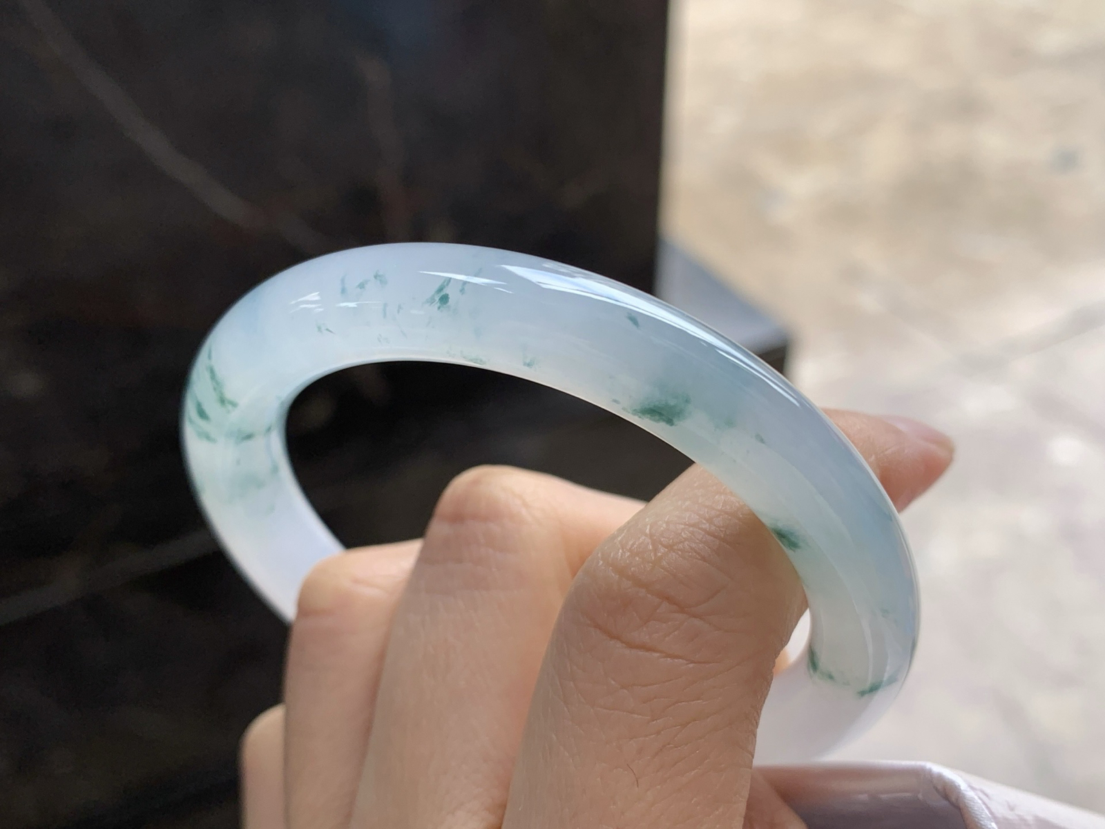 52.5-9.1

冰蓝花圆条手镯^_^清新 冰透