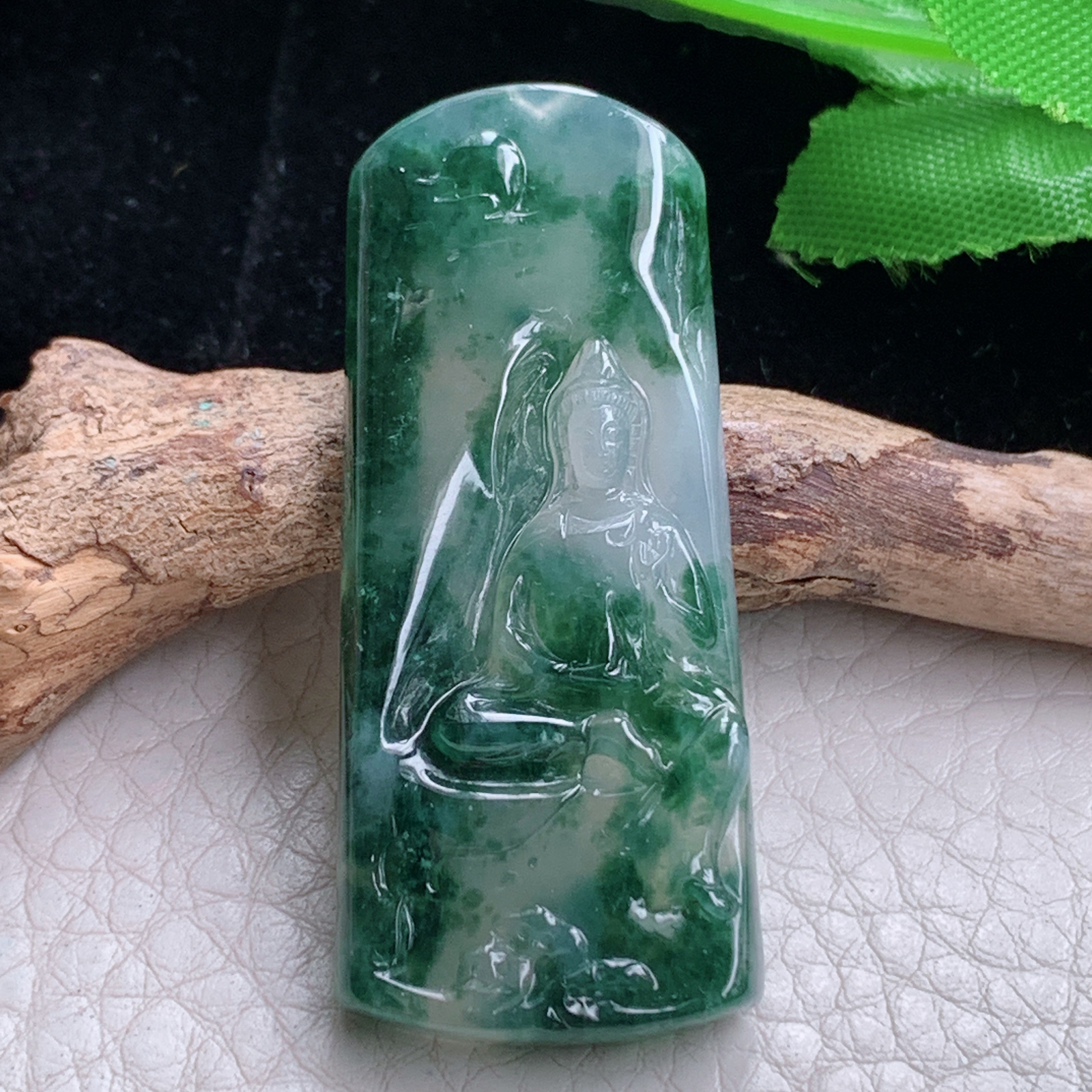 lz实拍48*20*5.8天然缅甸翡翠冰飘花山水观音 玉观音玉吊坠 玉挂件