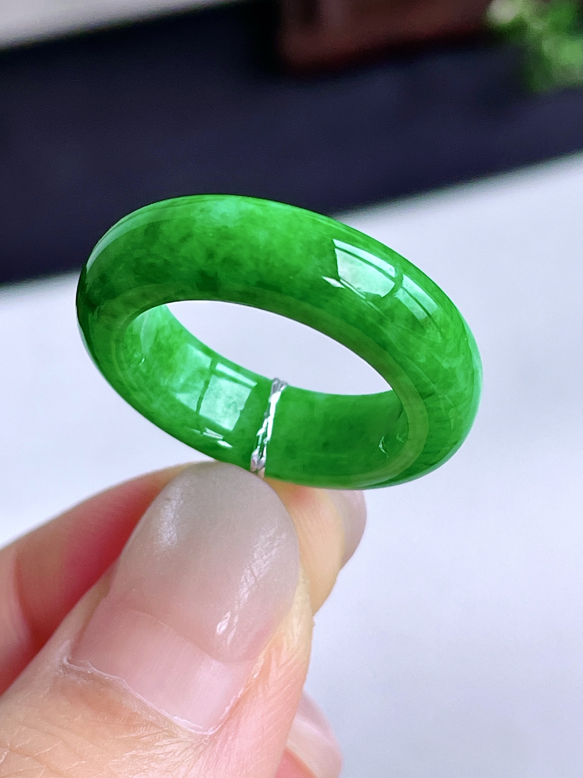 【裸石】冰阳绿戒圈指环
【说明】性价比高  
【尺寸】6.4-4.3
【圈口】16号
【