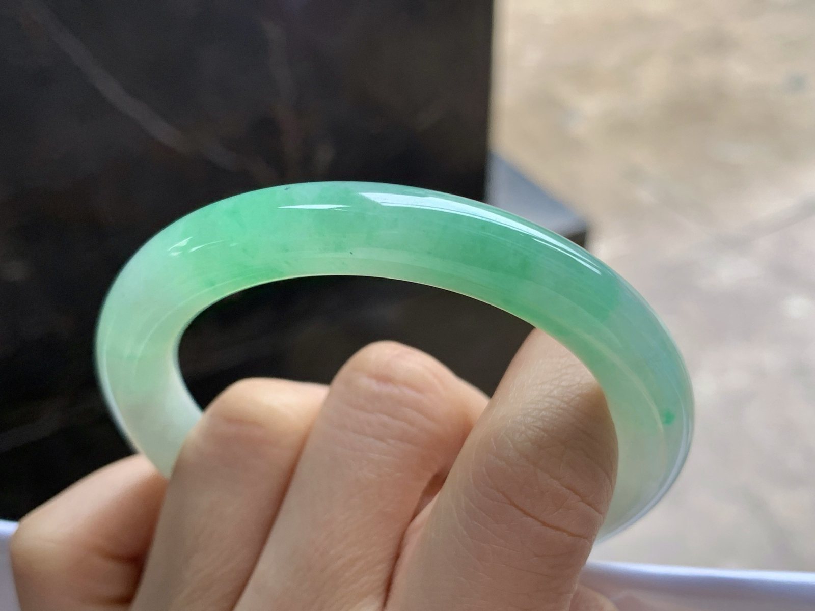 53.5-9.1

阳绿色圆条手镯^_^色阳