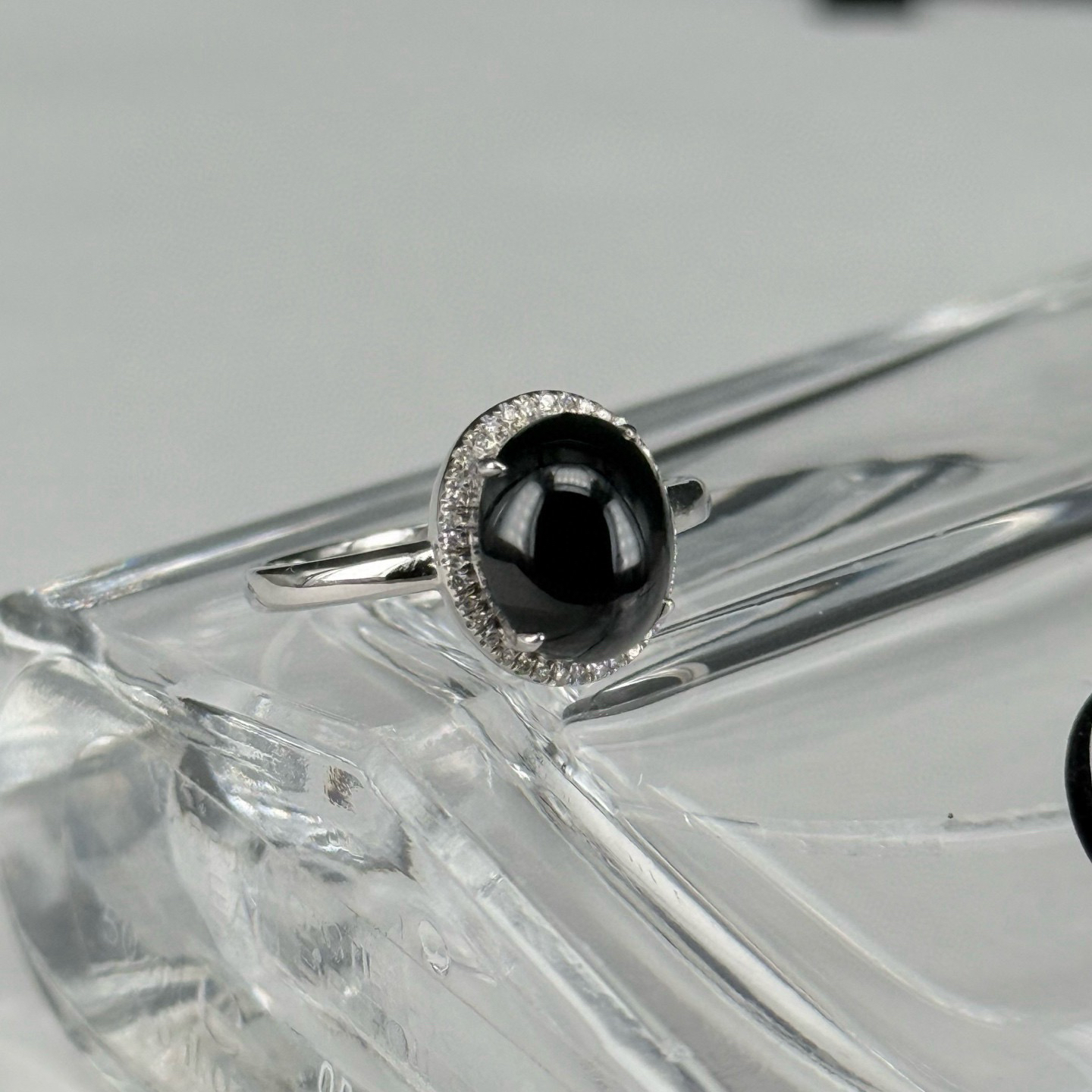 精品18k墨翠蛋面女戒 种好色正 黑度极好 打灯通透 油性十足 尺寸11.3