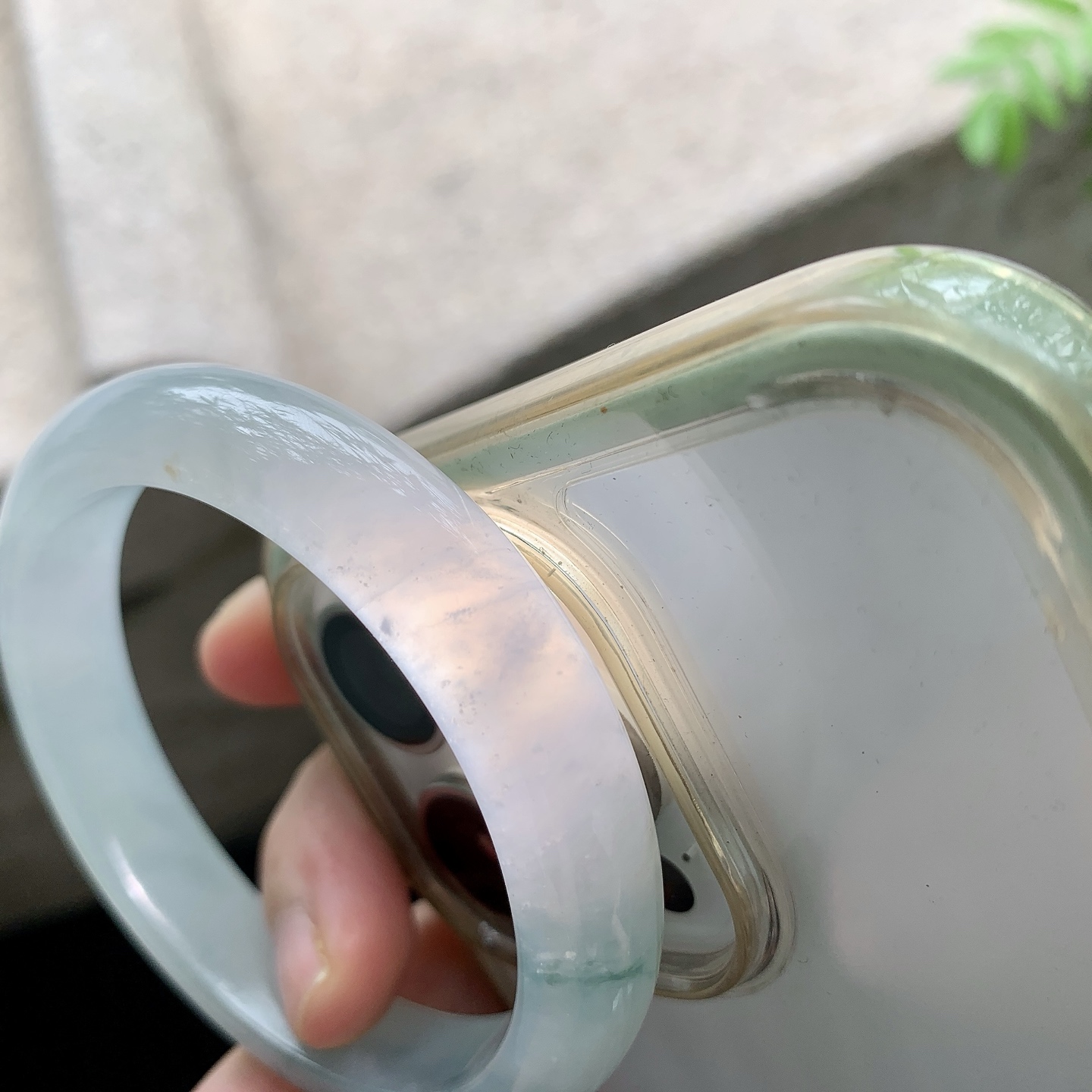 正圈53 54【圈口】54.5/11.4/8【编码】FL041233【描述】冰糯飘花，水润，种老，细腻，打灯有棉线