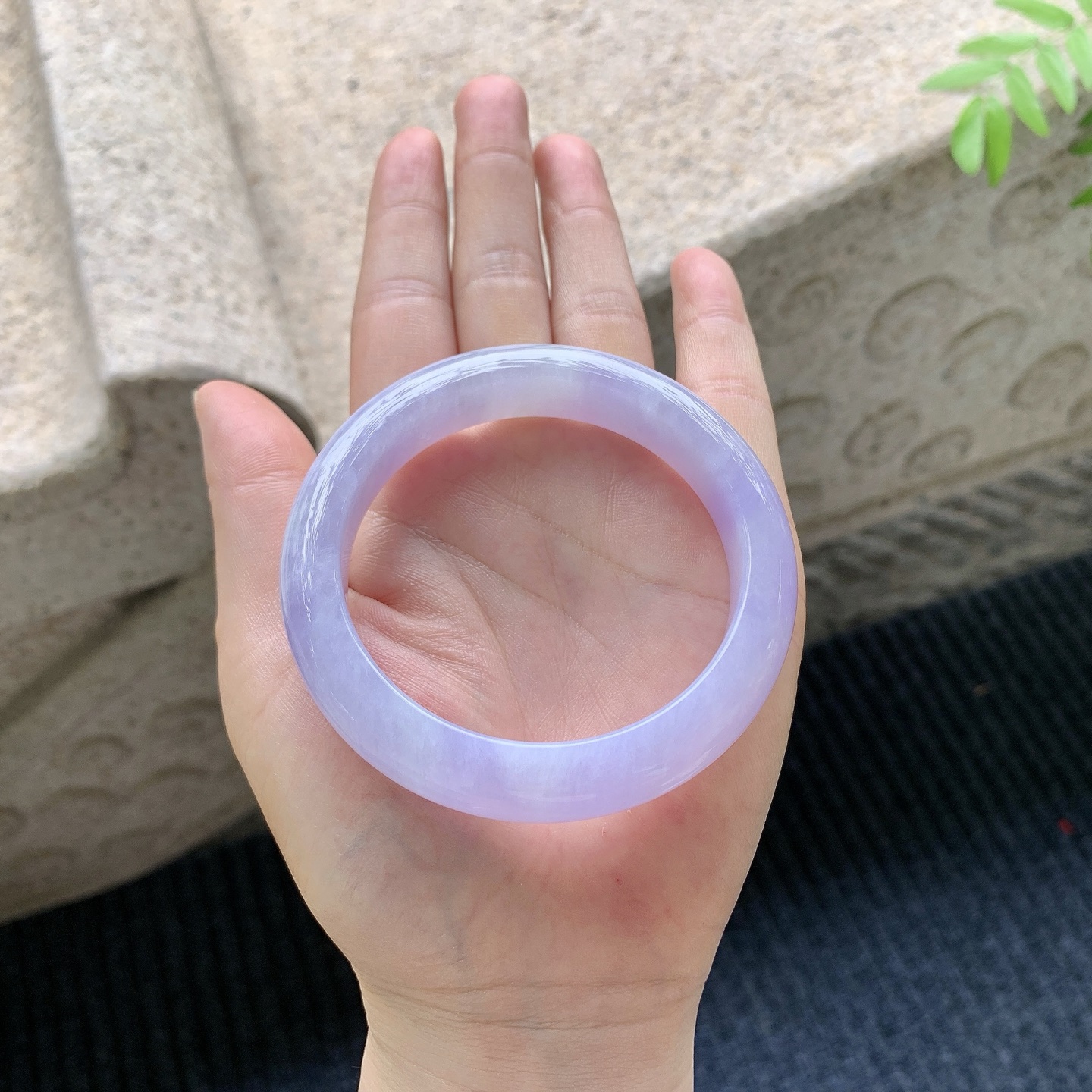 正圈55 56【圈口】56.3/12/8.8【编码】DZ041216【描述】糯冰紫罗兰，水润，种老，细腻，打灯有棉线