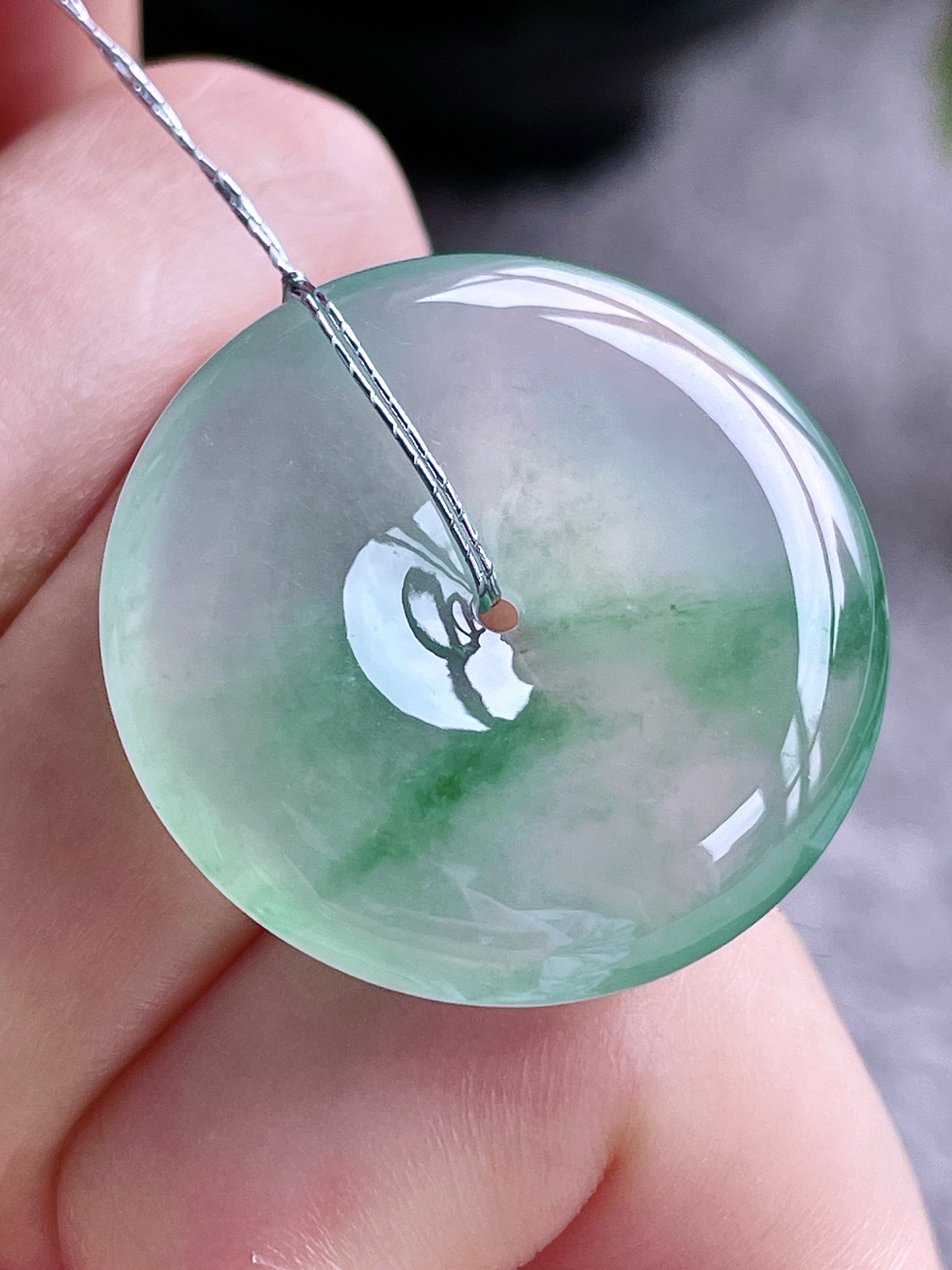 【裸石】高冰飘花平安扣吊坠
【说明】缅料 性价比高  
【尺寸】28.7-5.7