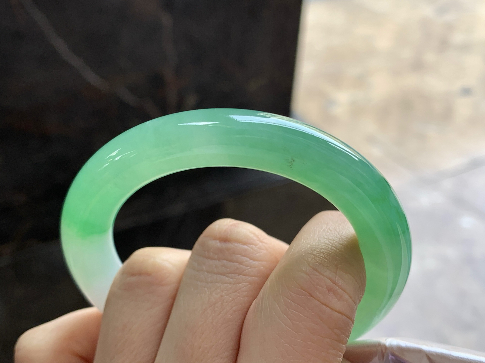 52-10

阳绿色圆条手镯^_^色阳 种水好