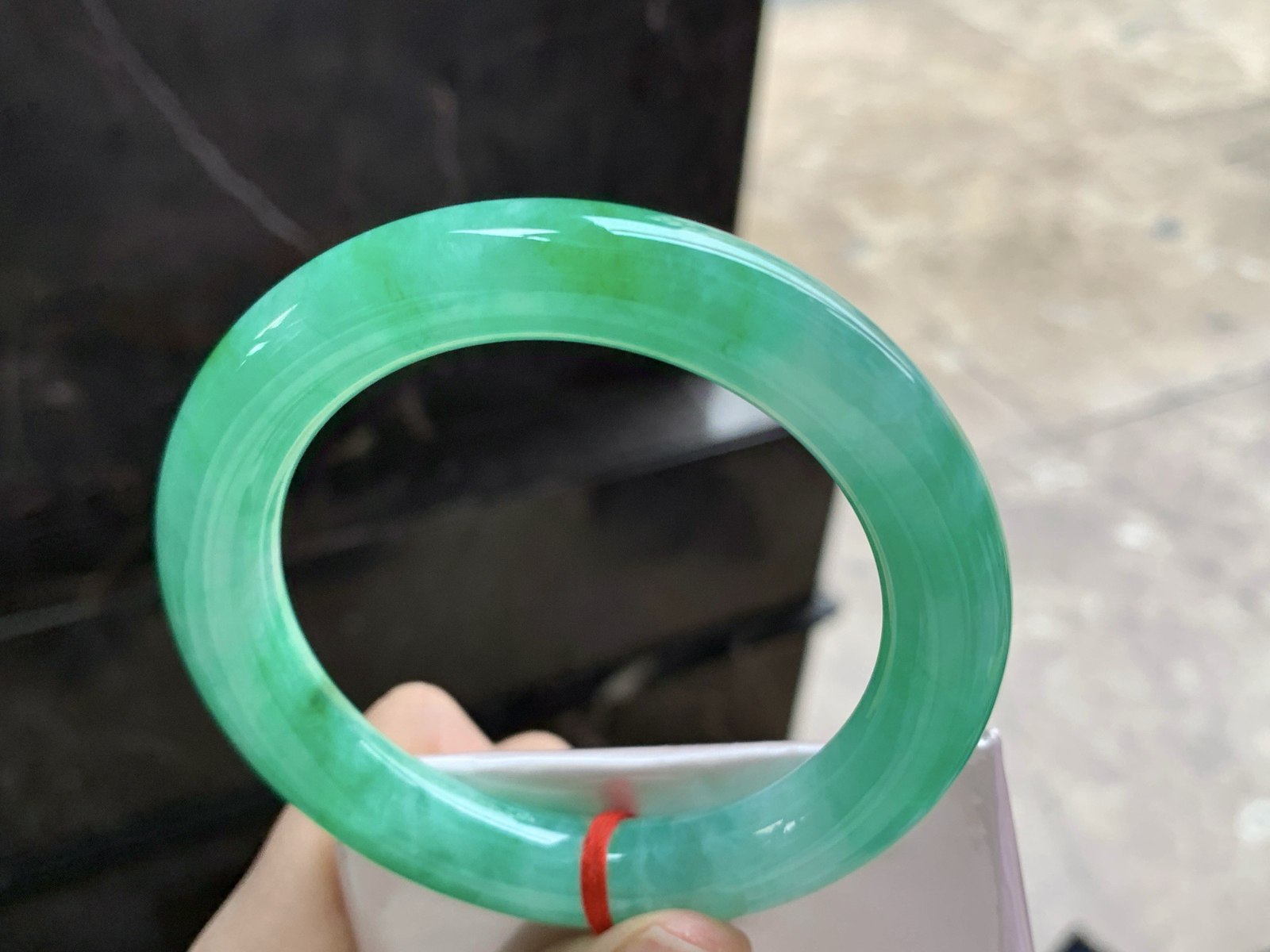 57-11.1

阳绿色圆条手镯^_^色阳