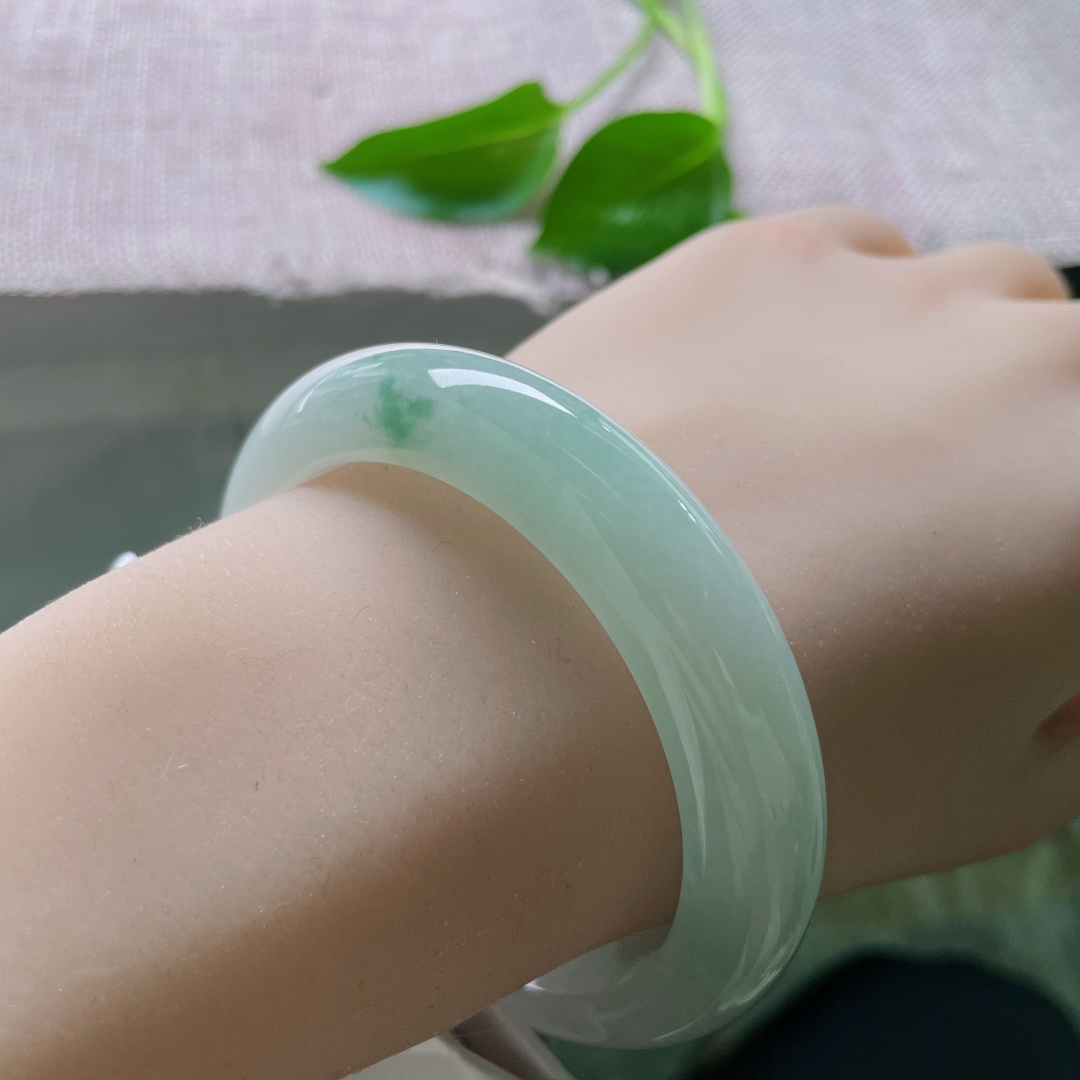 54.7/12.5/8.9，淡绿底正圈，清秀迷人，素净，一抹飘花灵动飘逸，皮纹，ss48641a